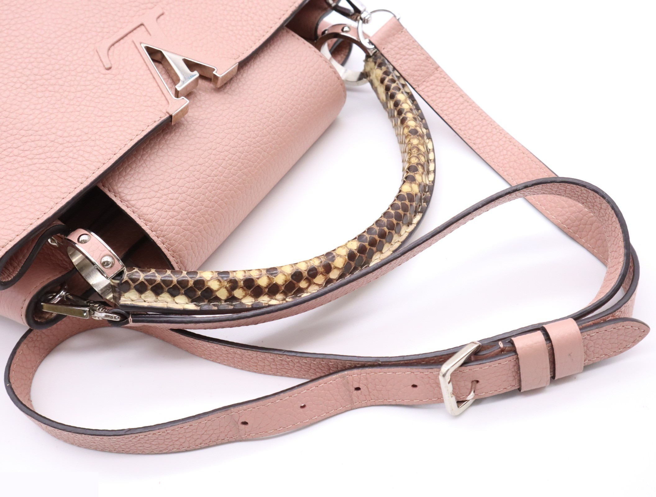 Capucines PM Magnolia (with shoulder strap, dust bag, and box) — view 6