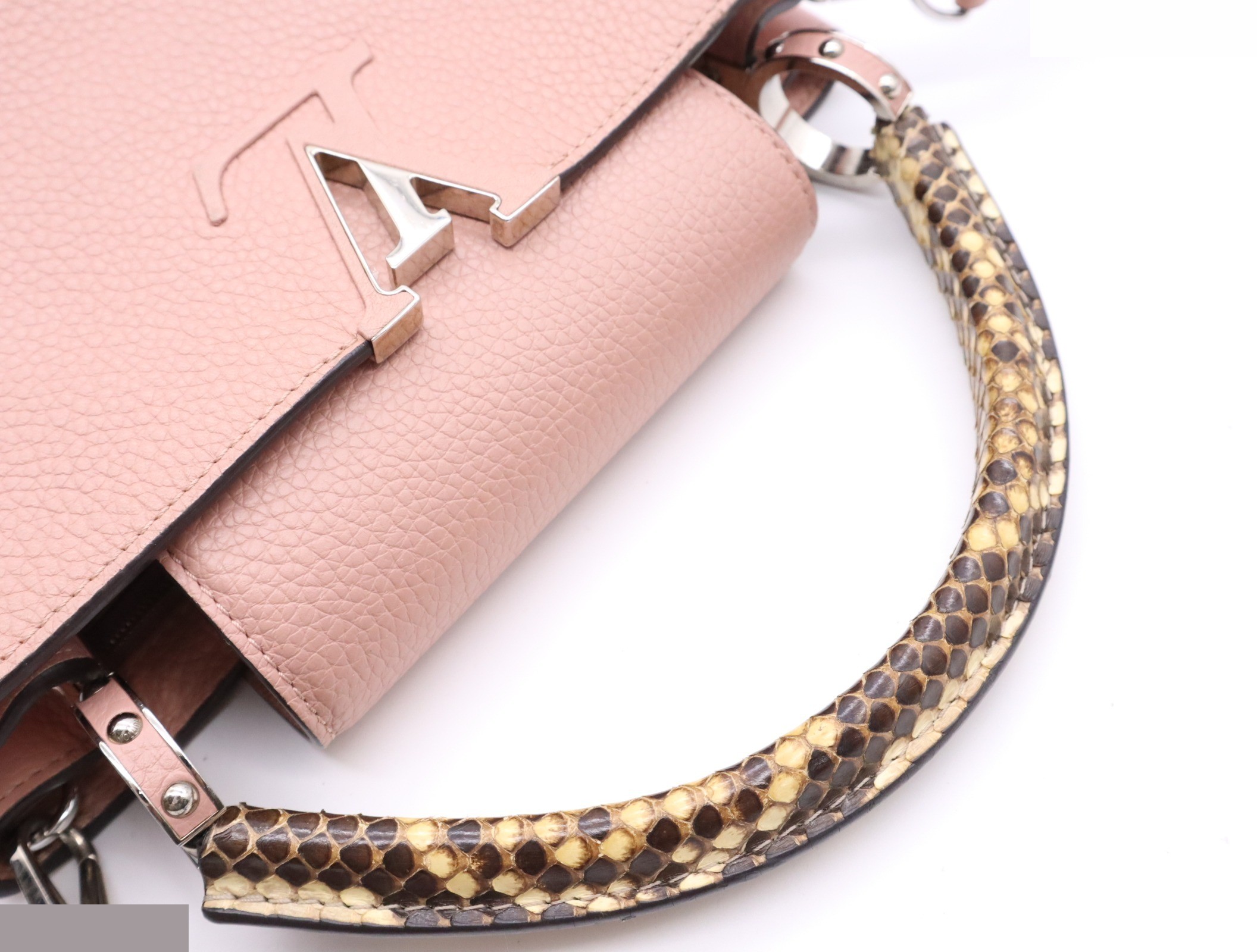 Capucines PM Magnolia (with shoulder strap, dust bag, and box) — view 7