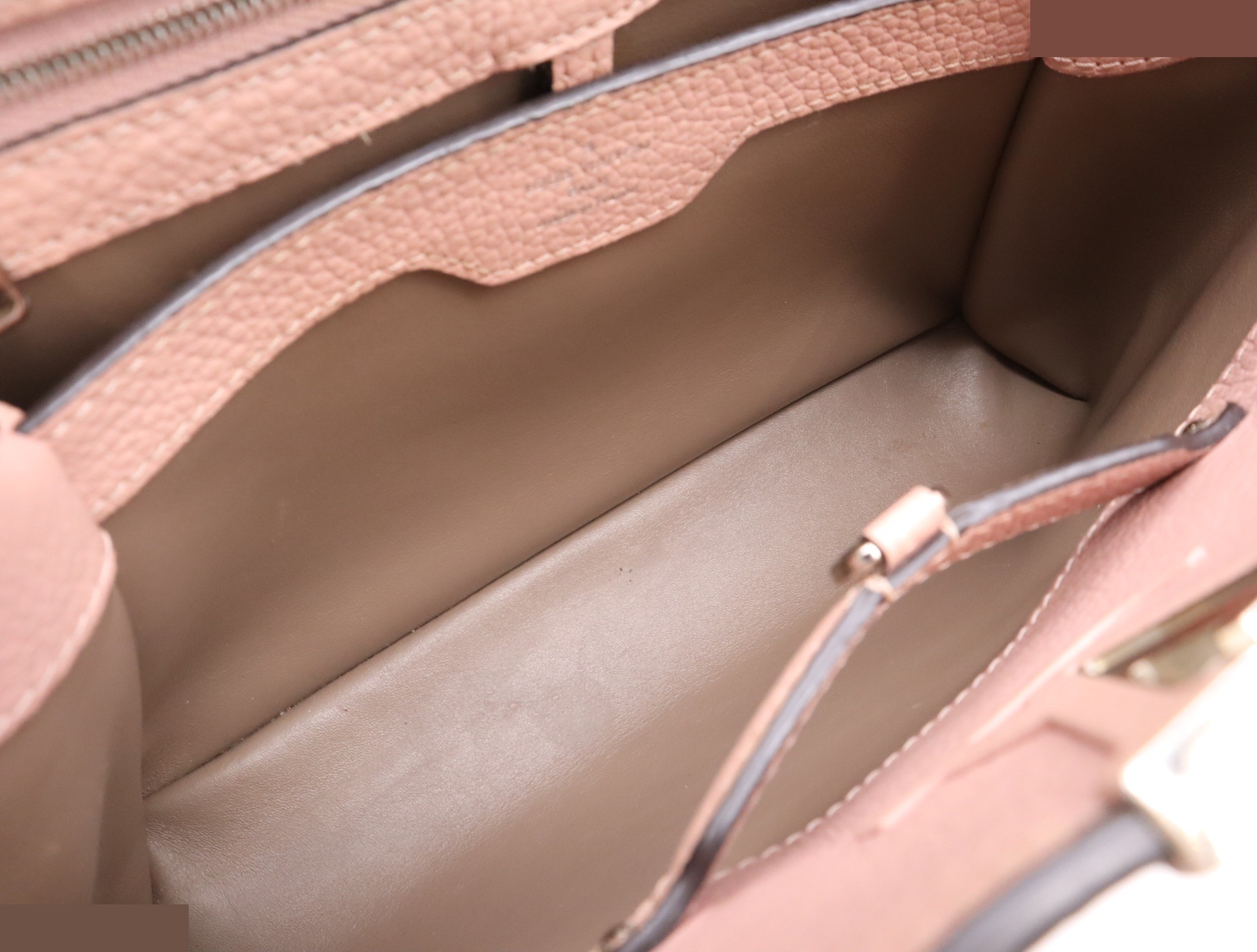 Capucines PM Magnolia (with shoulder strap, dust bag, and box) — view 8