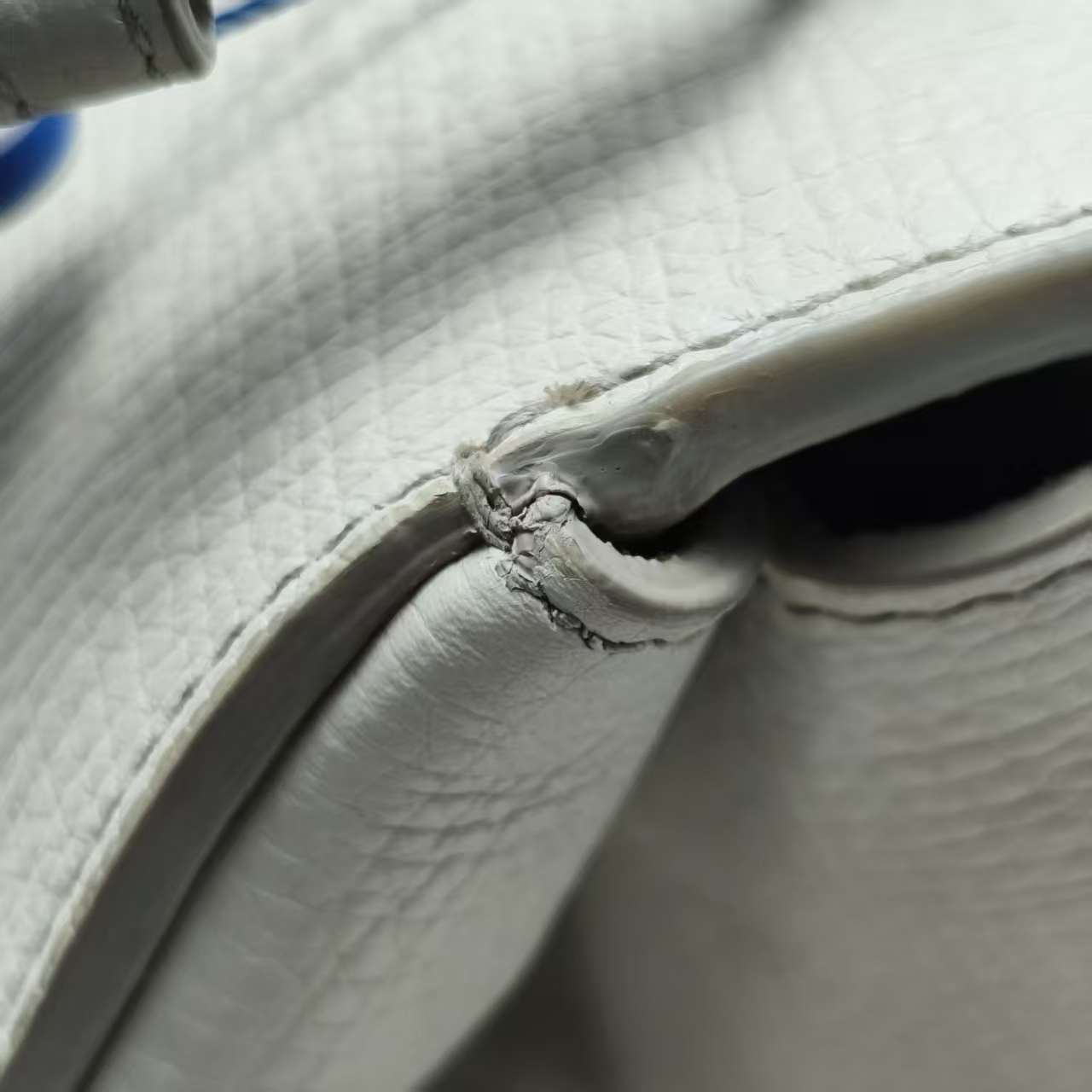 【*Shipped from: China*】BOTTEGA VENETA Angle Leather Shoulder Bag — view 11