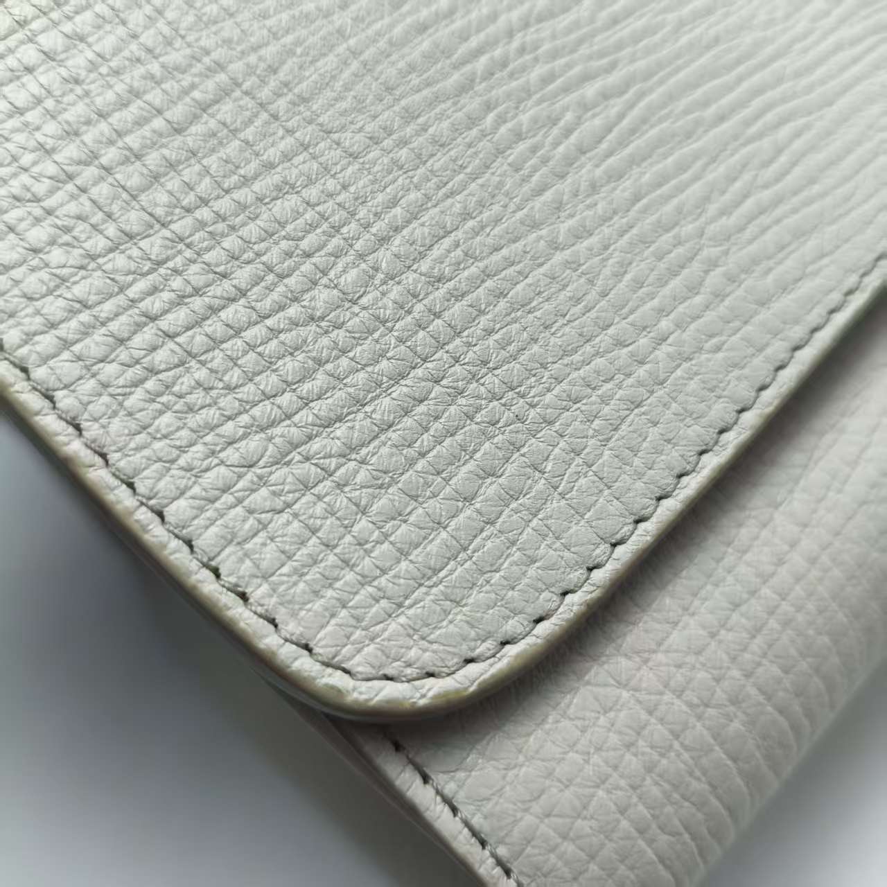 【*Shipped from: China*】BOTTEGA VENETA Angle Leather Shoulder Bag — view 14