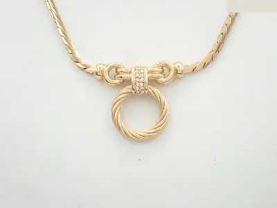 Other line: Precious metal necklaces and pendants, neck circumference approximately 40cm.