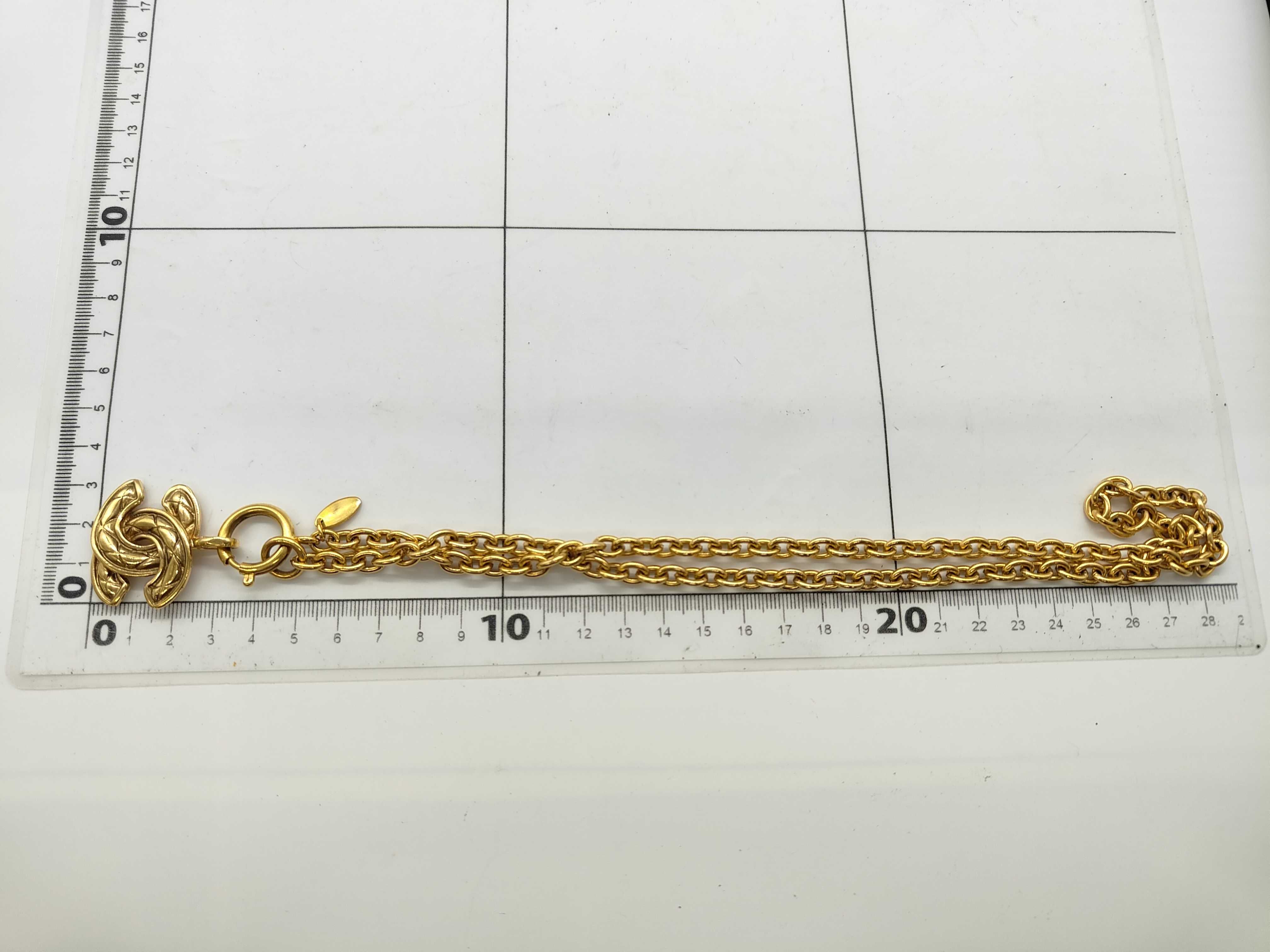 necklace with box, quilted design. — view 7