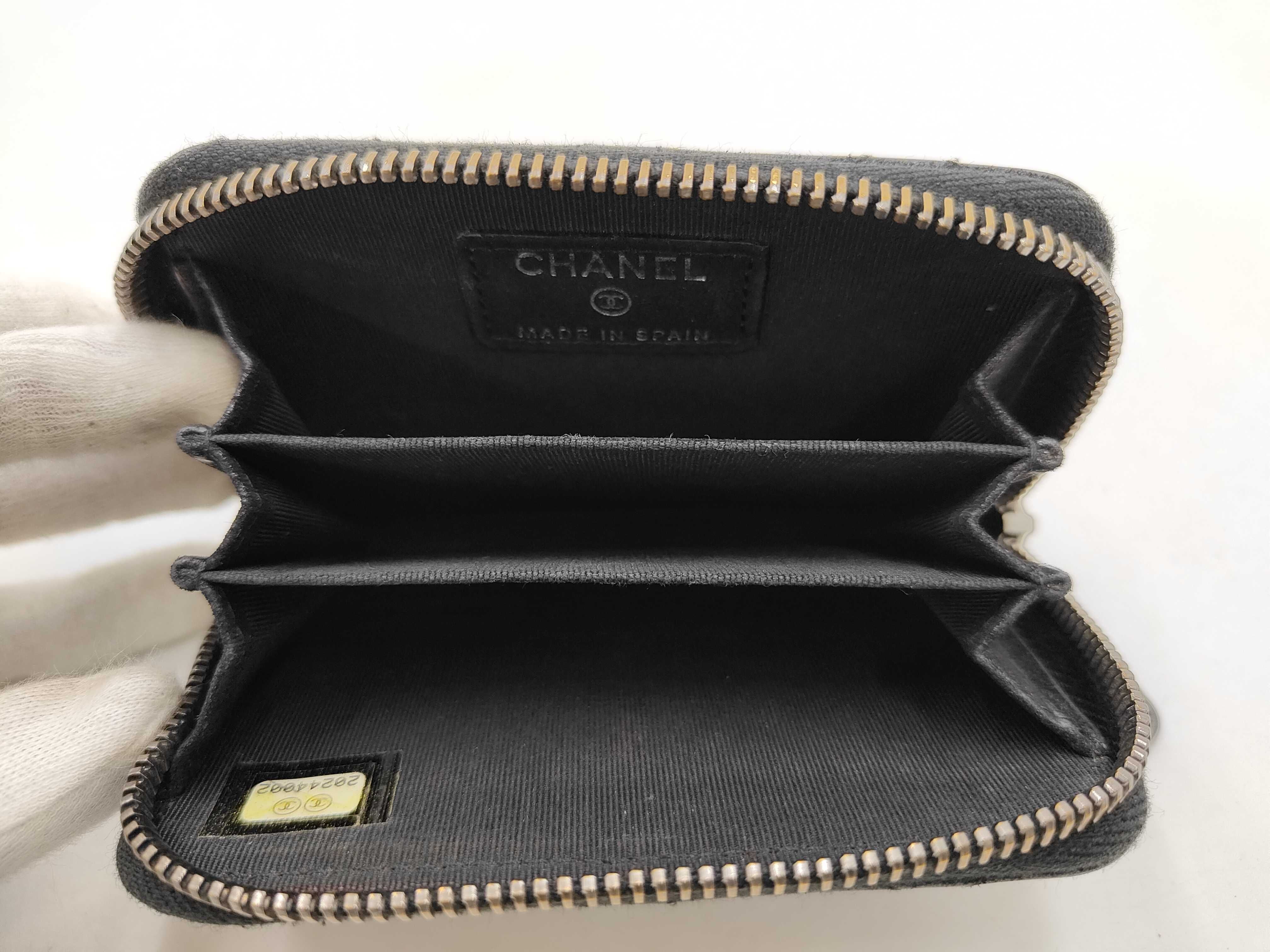 Matelassé Chain Me Goatskin Coin Case (with seal, card, and box) — view 14