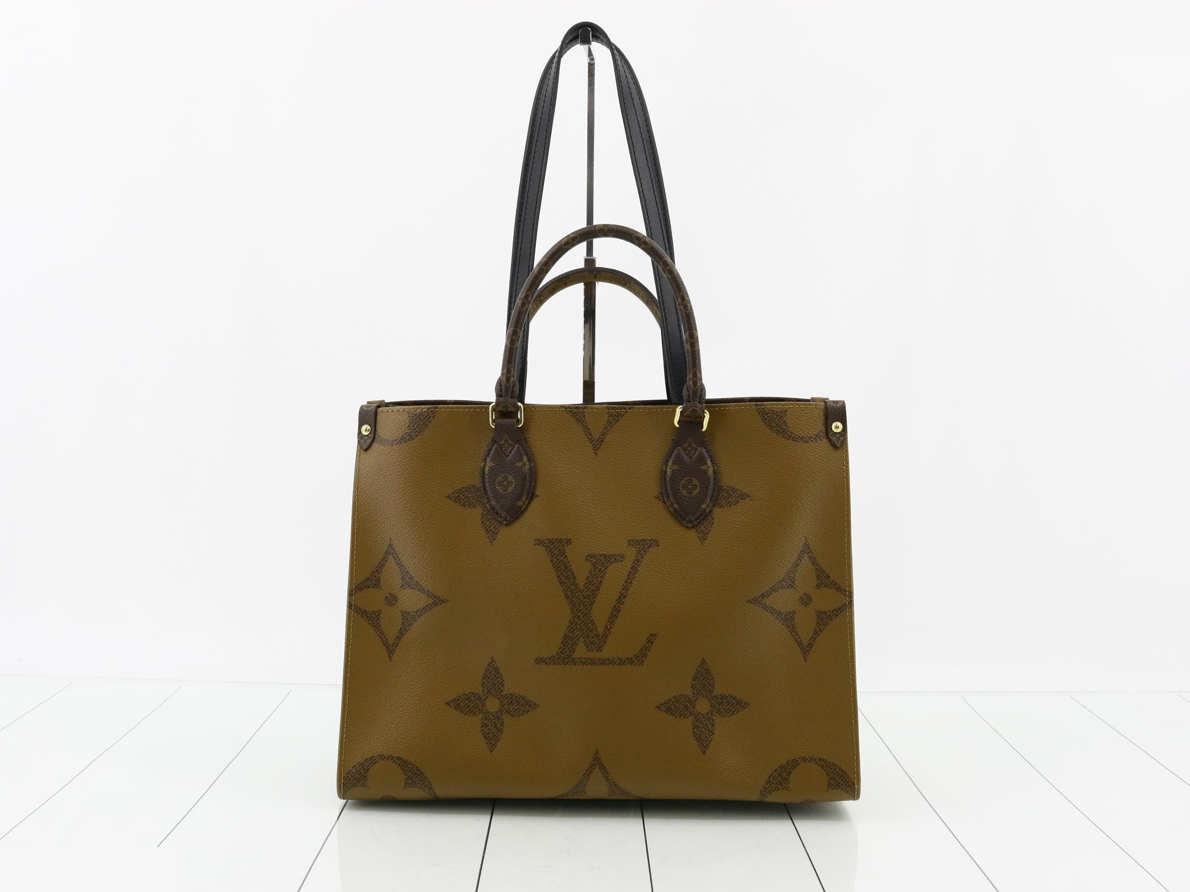 Monogram Giant Reverse OnTheGo MM — view 2