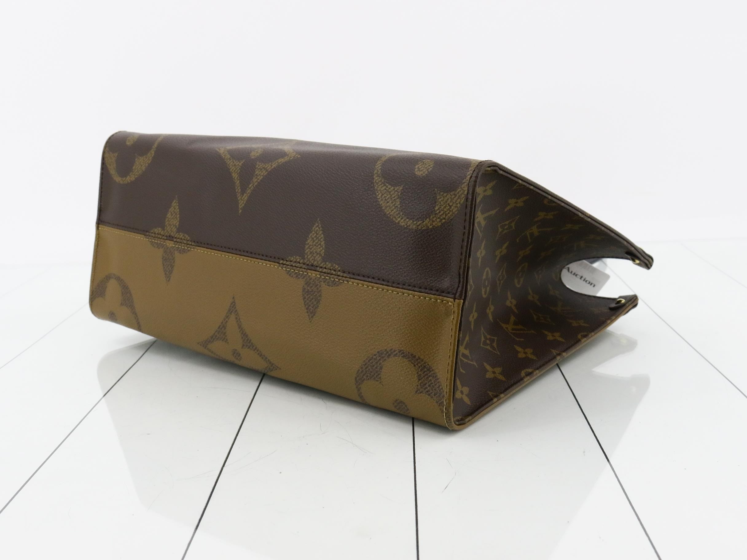 Monogram Giant Reverse OnTheGo MM — view 6