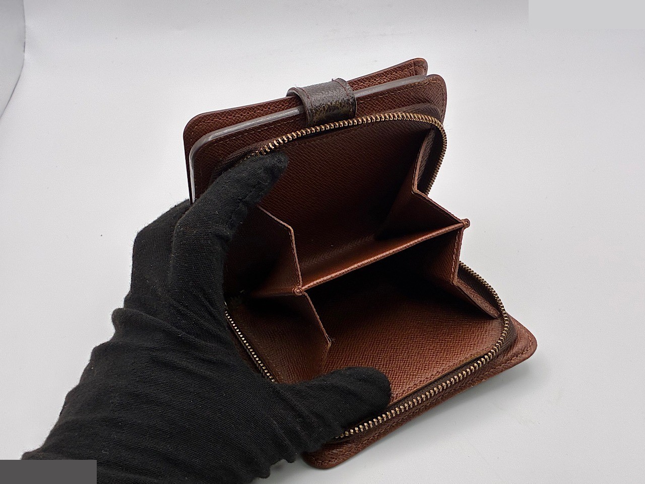 Compact Zip M61667 Monogram — view 4