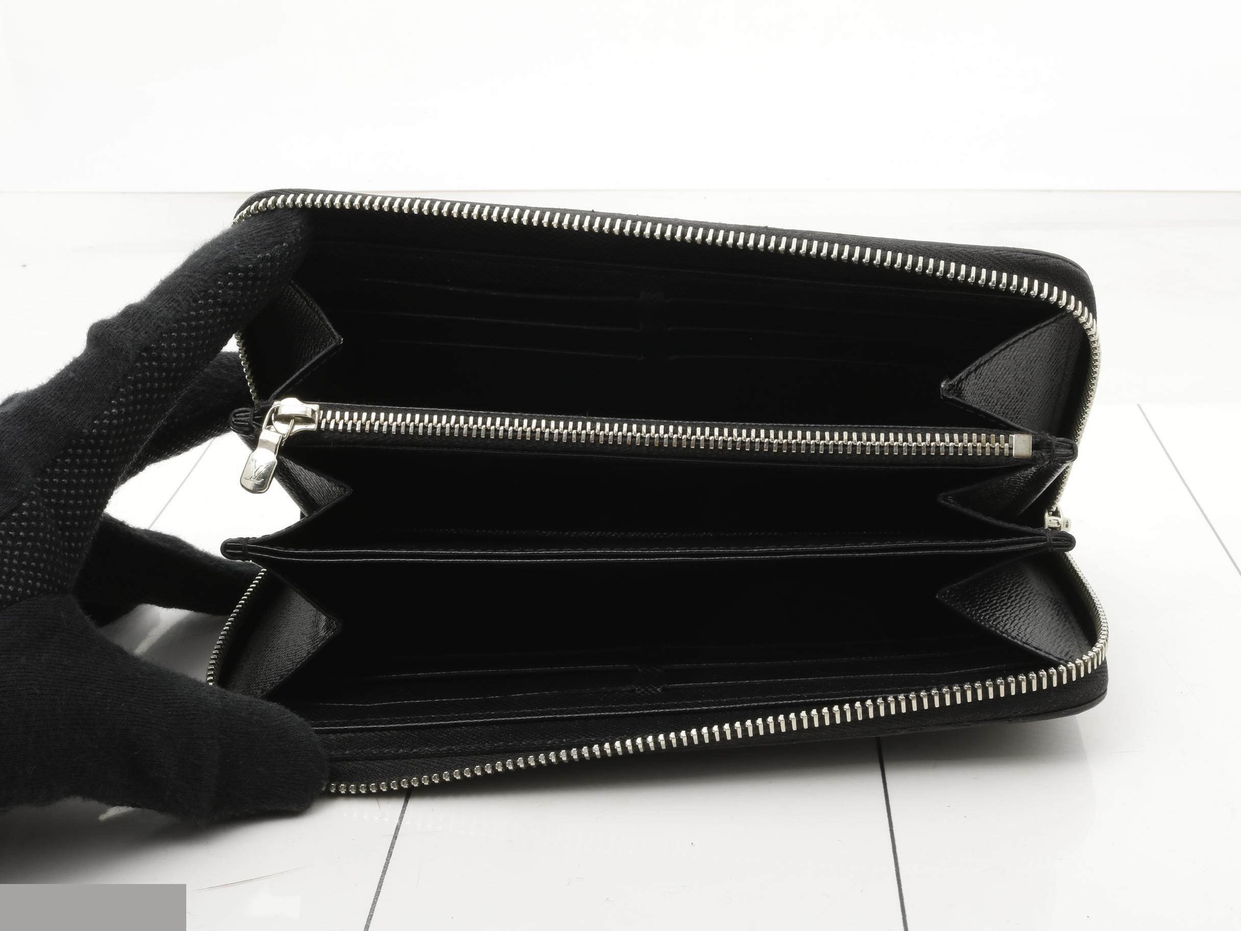 Epi Zippy Wallet Long Wallet — view 4