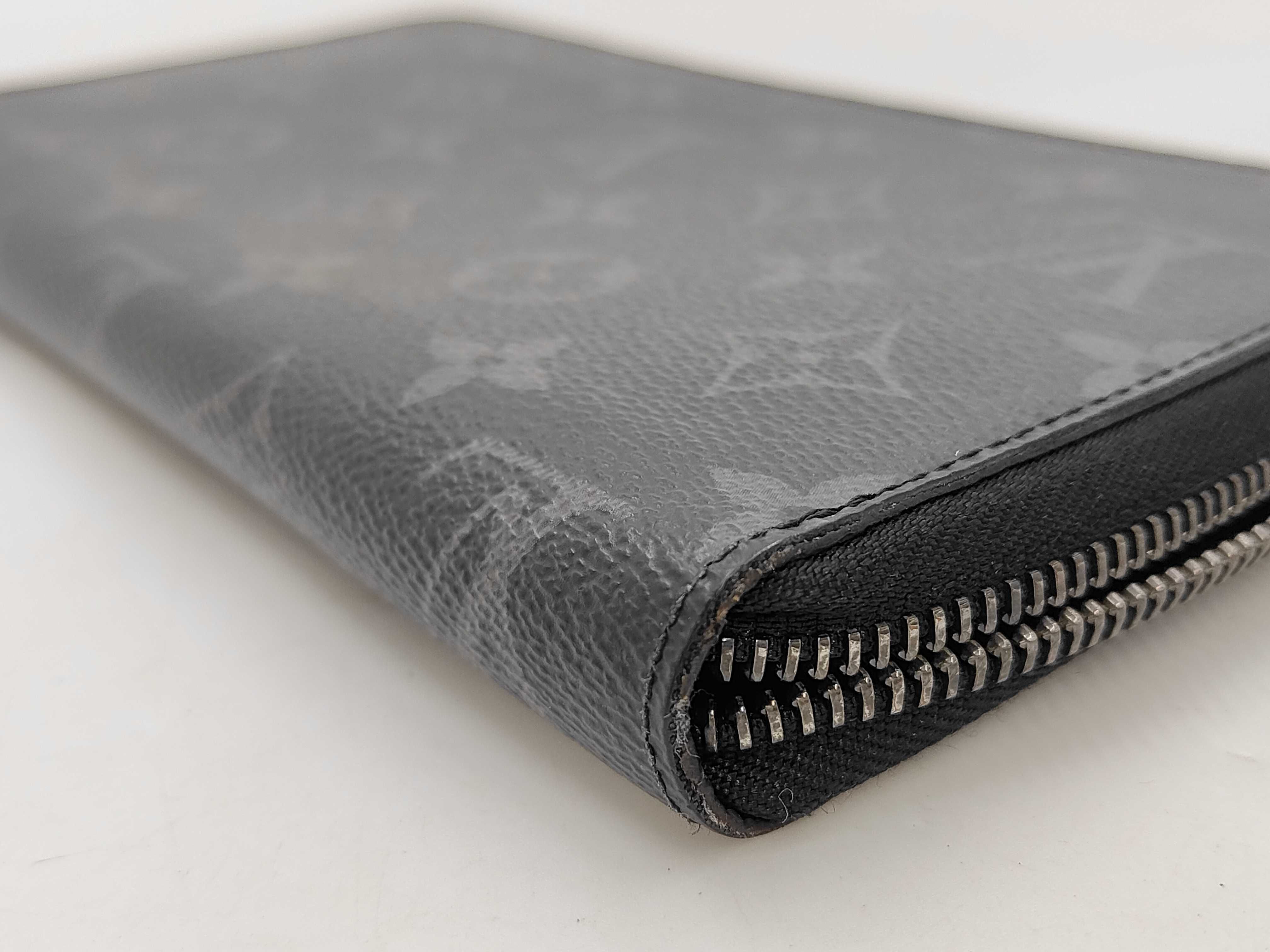 Monogram Graffiti Louis Vuitton Eclipse Zippy Organizer NM IC Chip Wallet — view 3