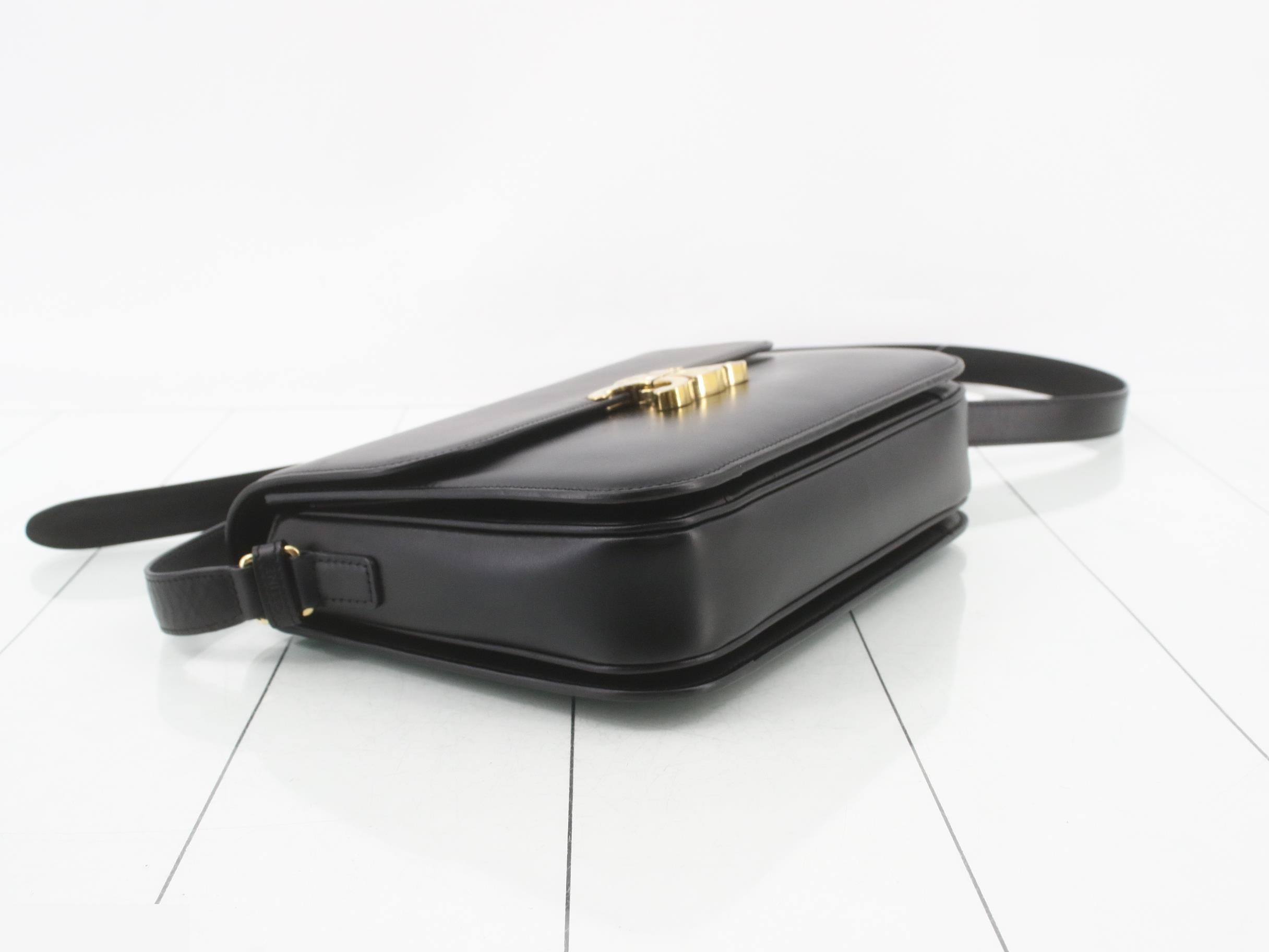 Triomphe Leather Black Shoulder Bag 307 — view 5