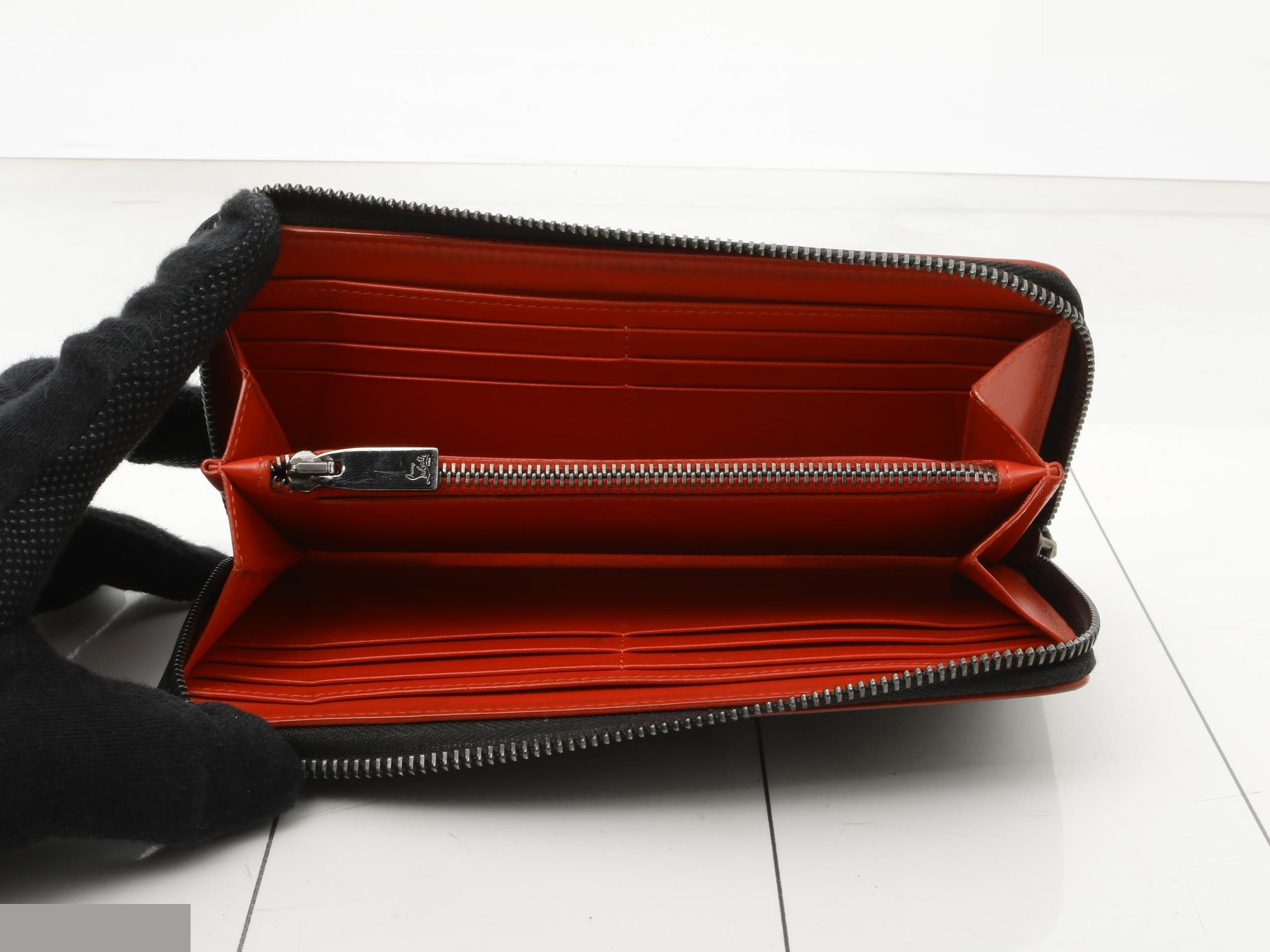 Other lines: Bags and Wallets — view 4
