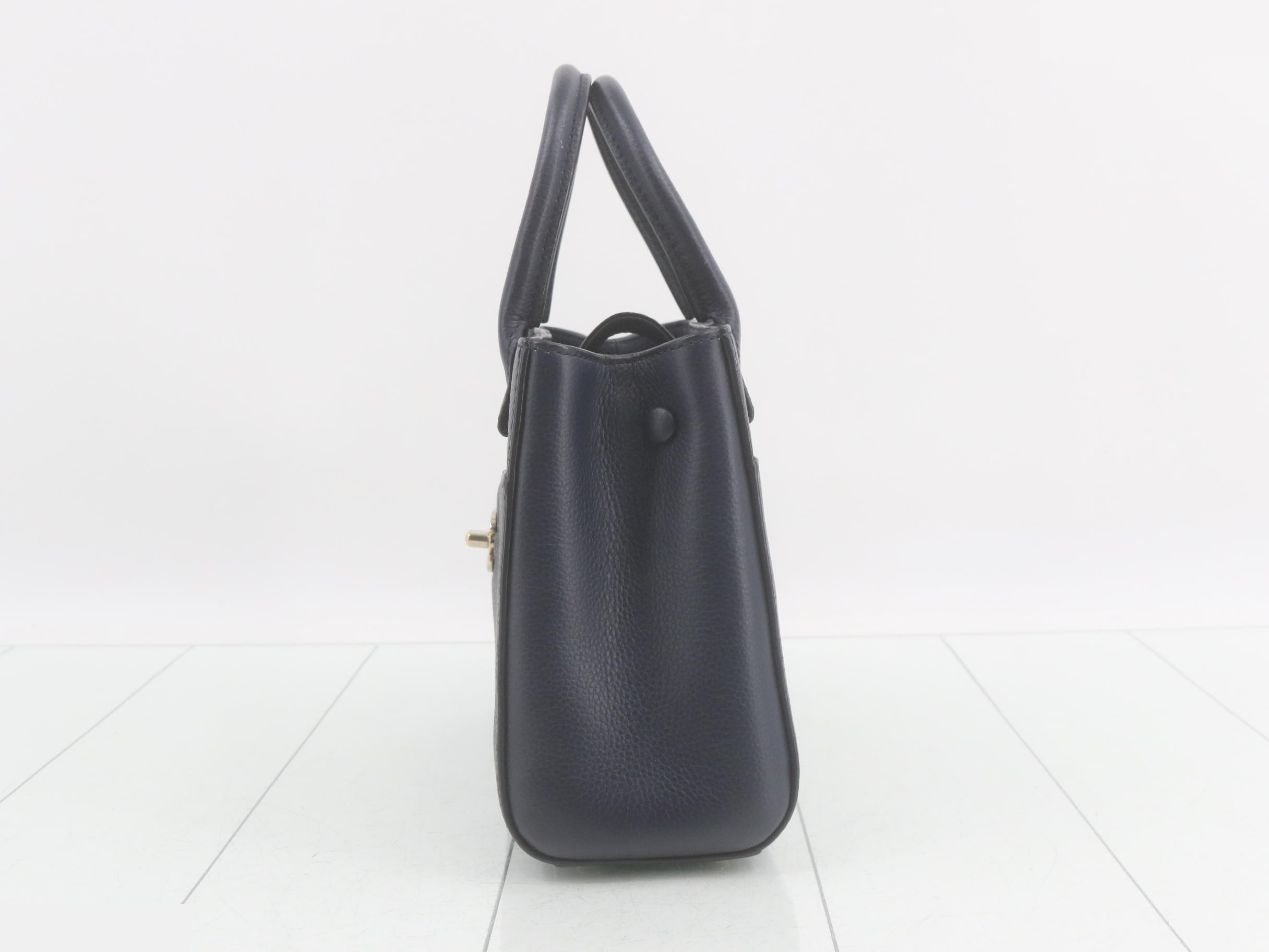 Messenger bag, caviar leather, 2-way, top handle shoulder bag — view 3