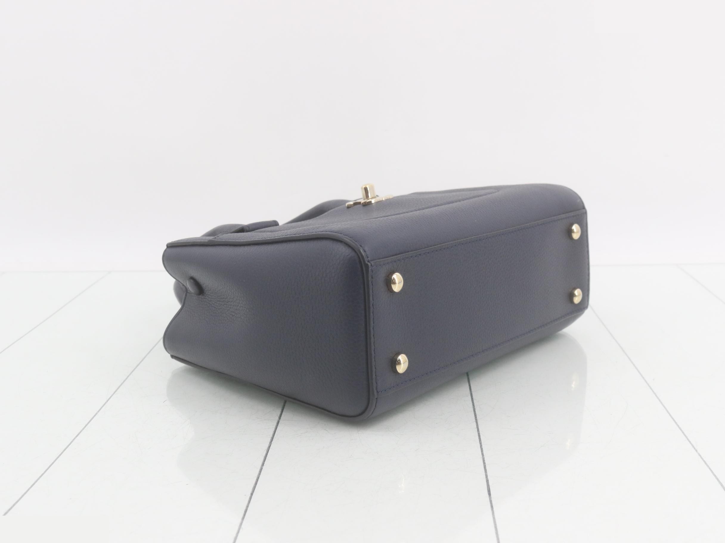 Messenger bag, caviar leather, 2-way, top handle shoulder bag — view 5