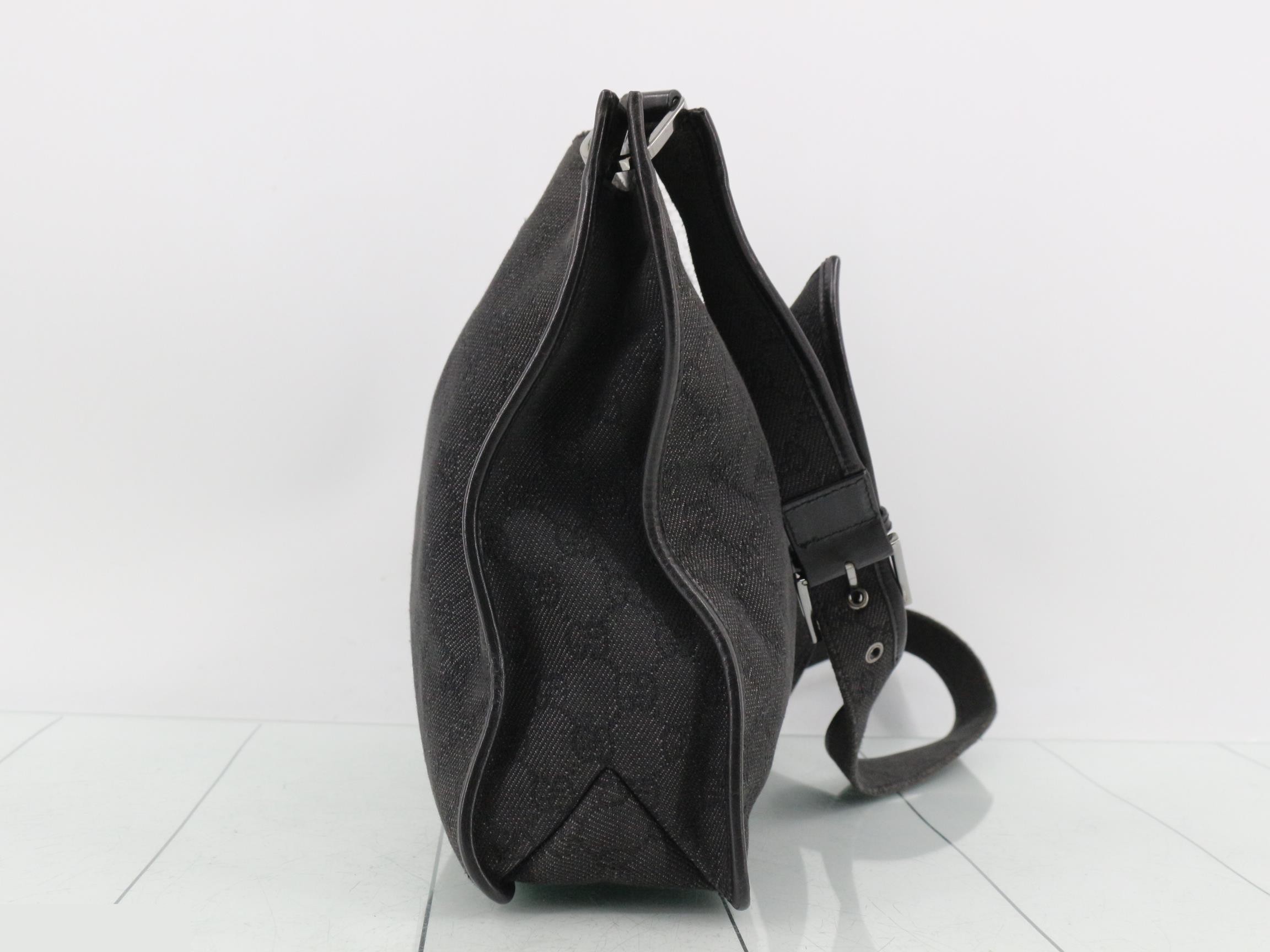 GG Canvas Shoulder Bag — view 4