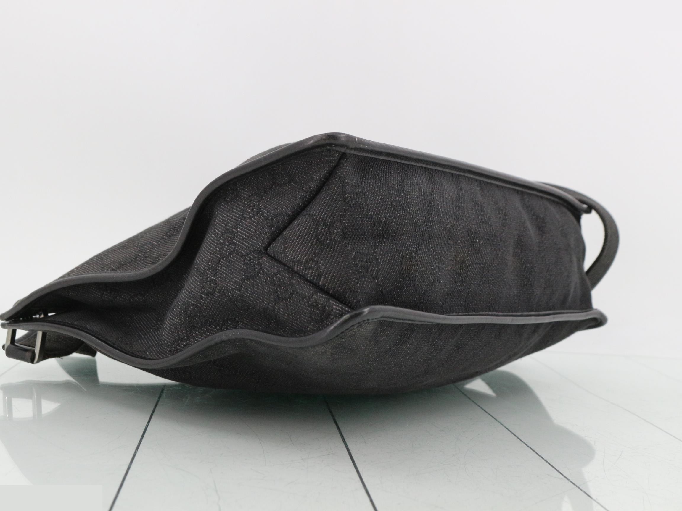 GG Canvas Shoulder Bag — view 5