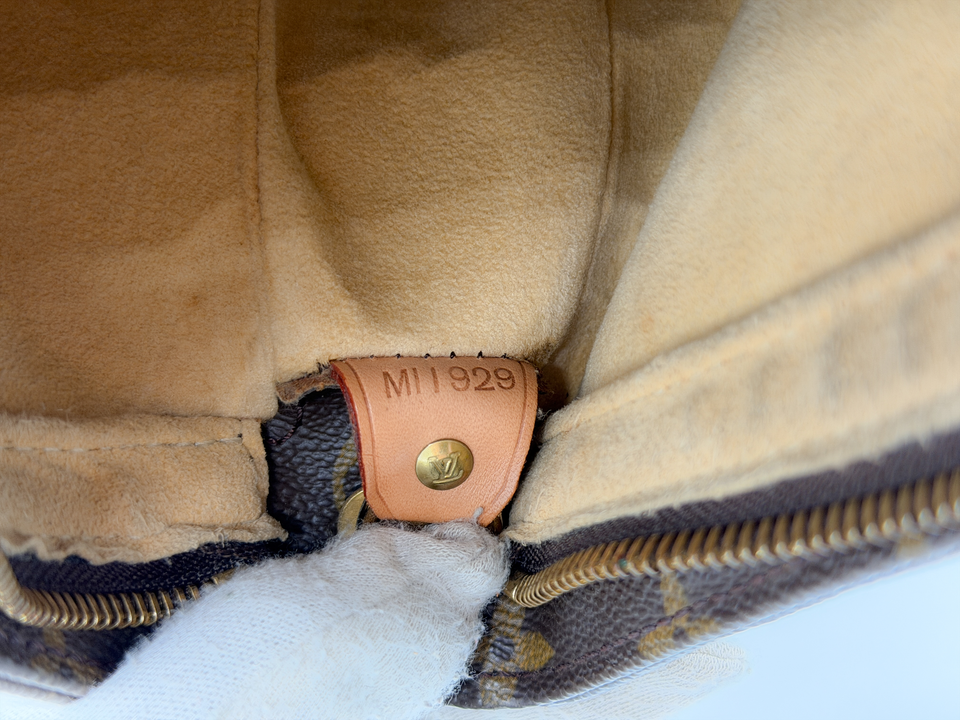 Monogram M51145 Looping GM MI1929 Shoulder Bag — view 13