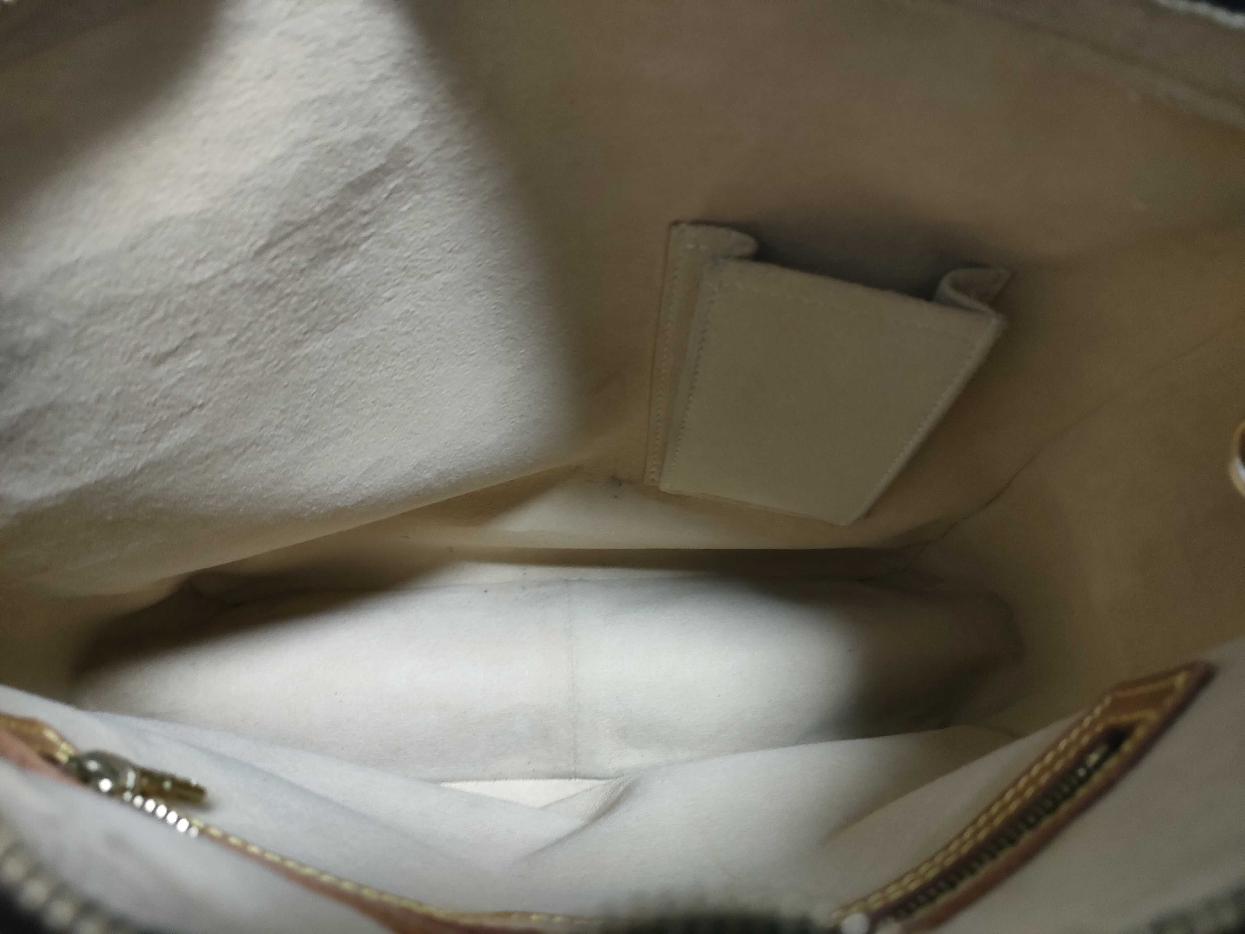 Monogram Louis Vuitton LV Monogram Looping Handbag — view 8