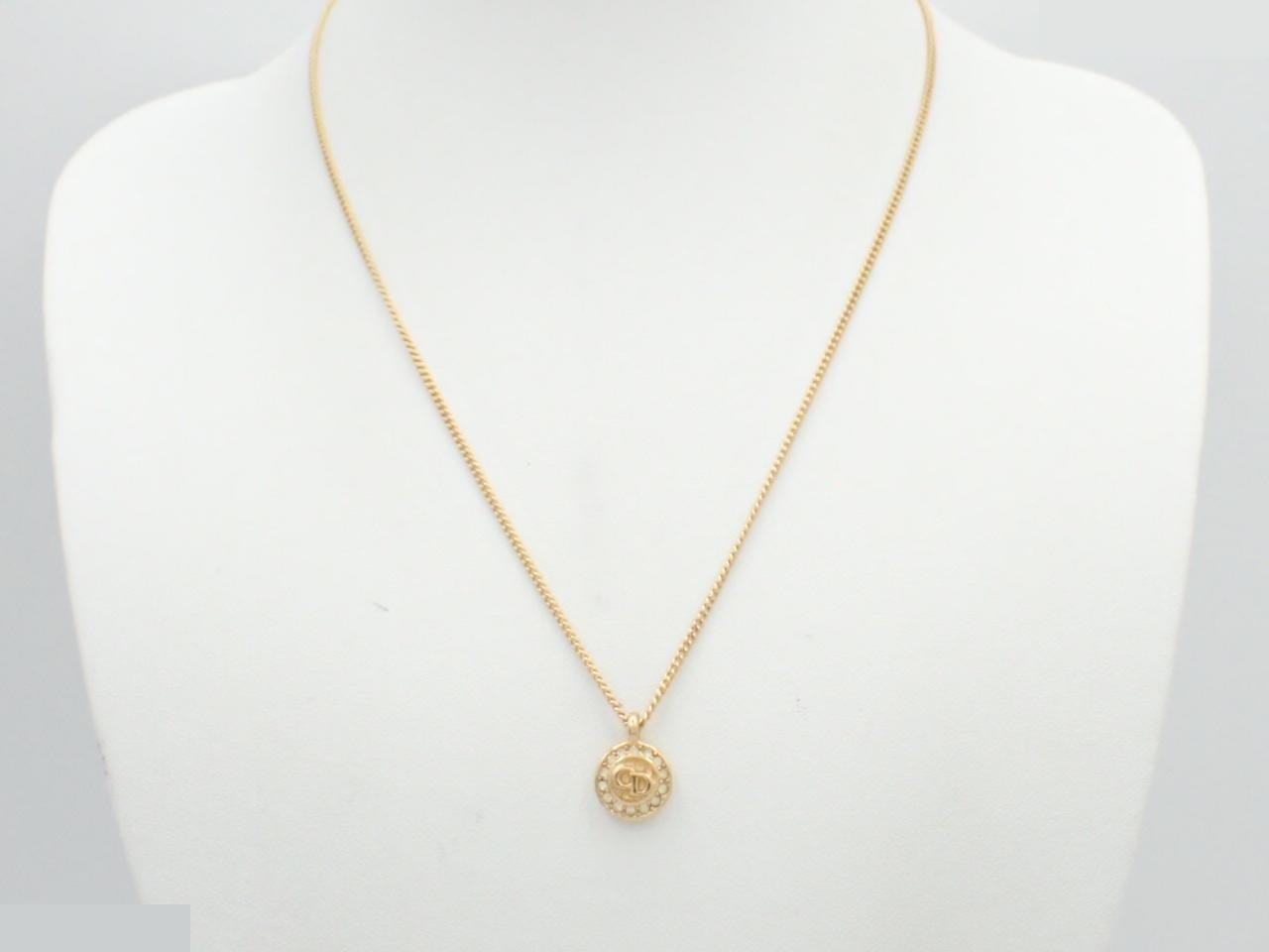 Other lines: Precious metals, necklaces, pendants, chains approximately 45cm long. — view 3