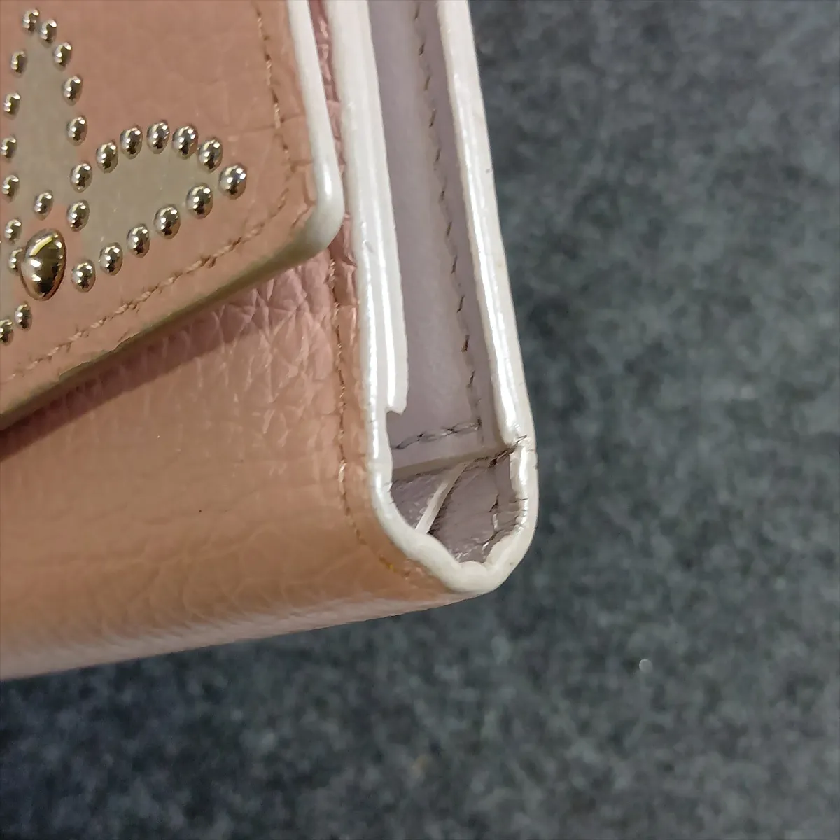 Taurillon Portefeuille Capucines Compact M63221 MI3118 Pink Wallet — view 13