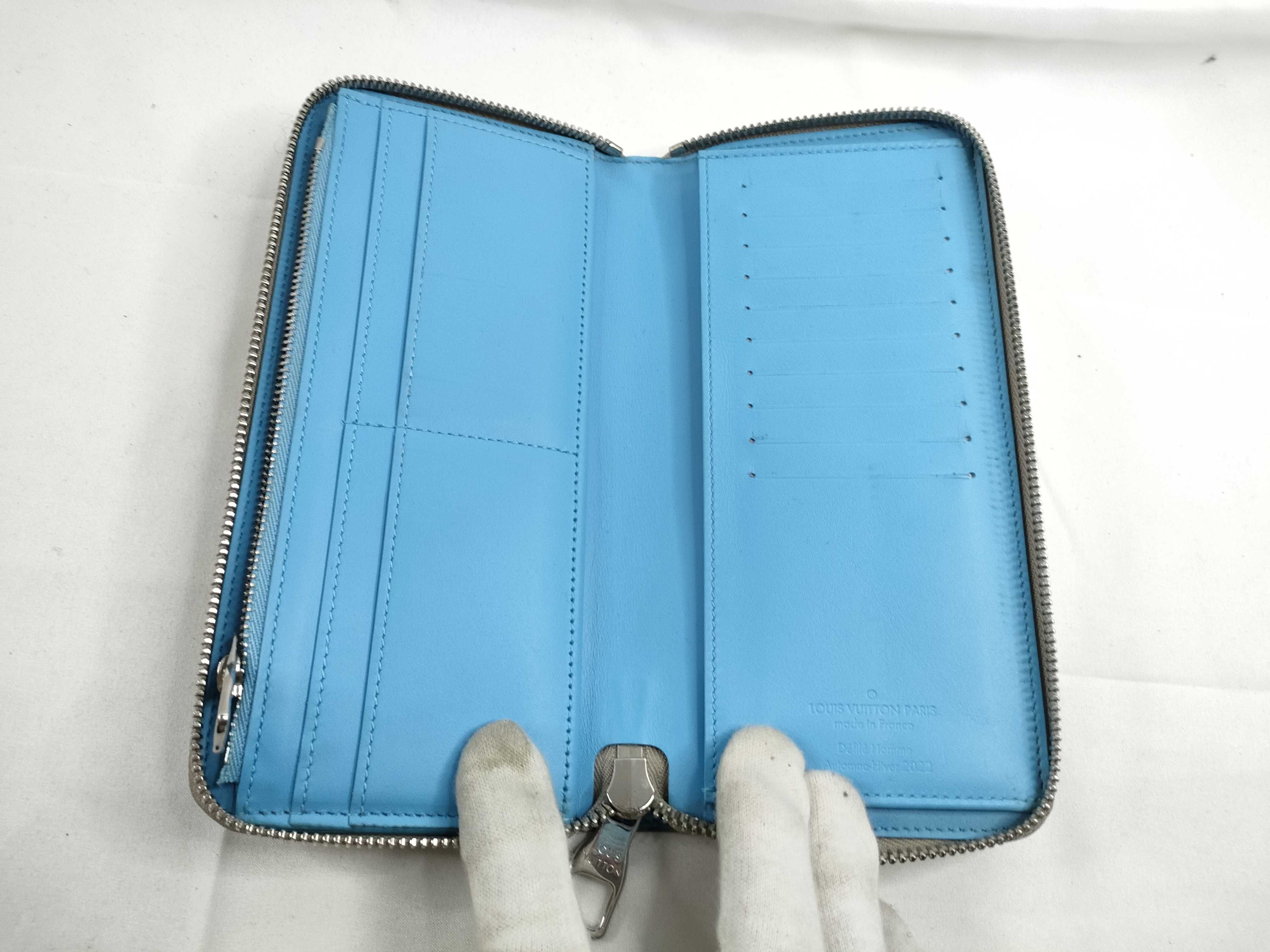 M81573 Climbing Zippy Wallet — view 8