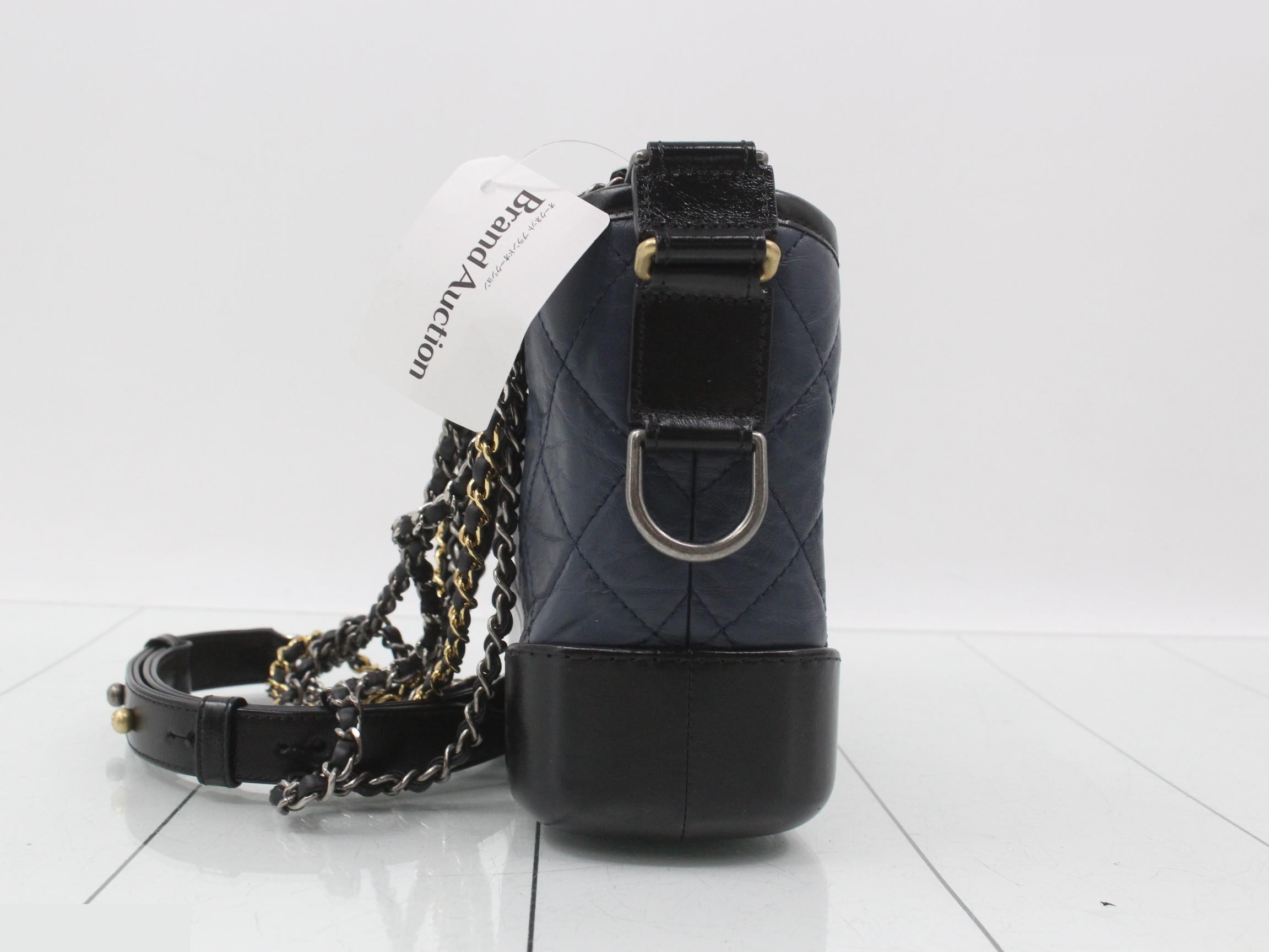 Gabrielle de Chanel shoulder bag, leather, black/navy — view 3