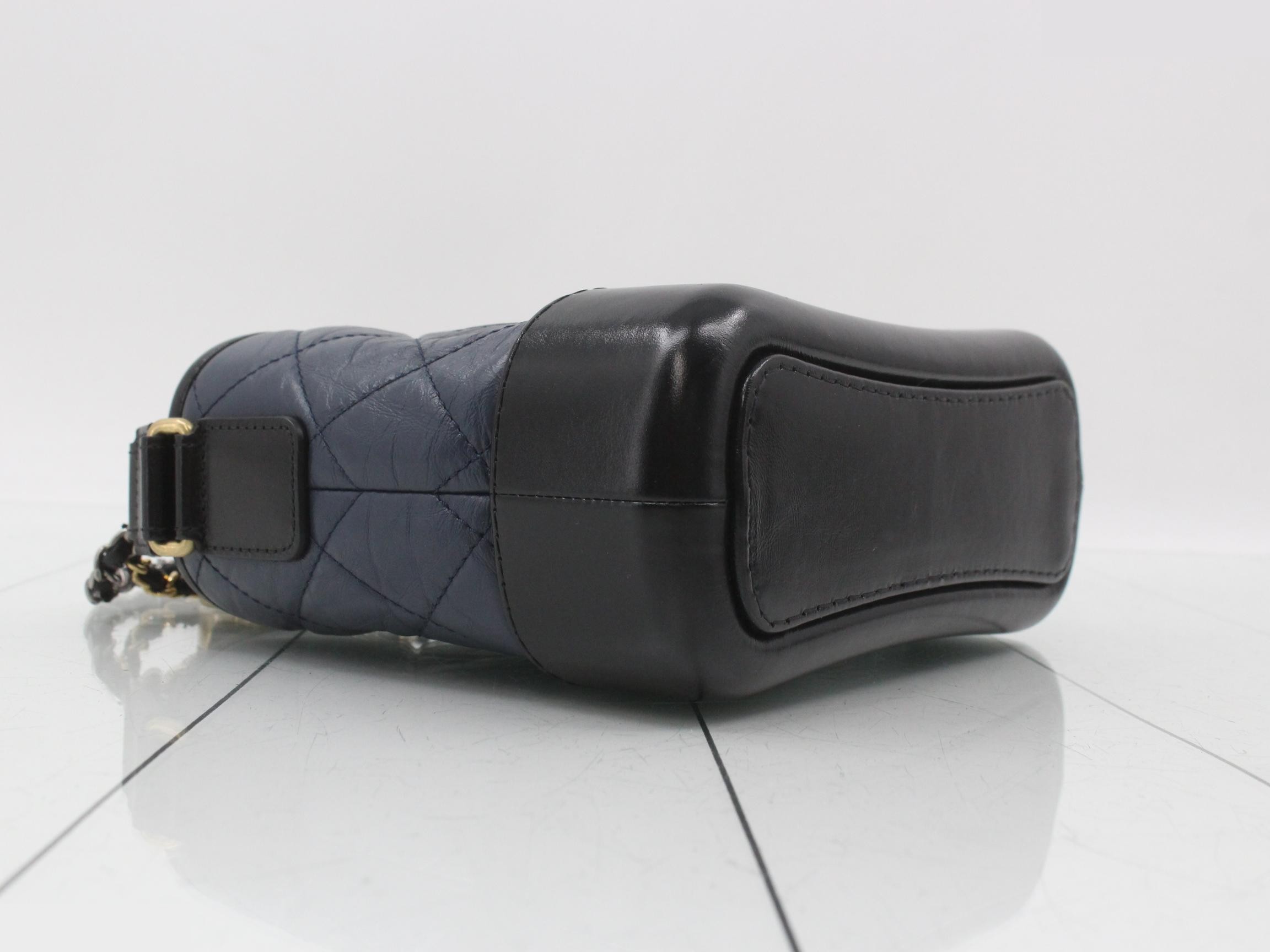 Gabrielle de Chanel shoulder bag, leather, black/navy — view 5
