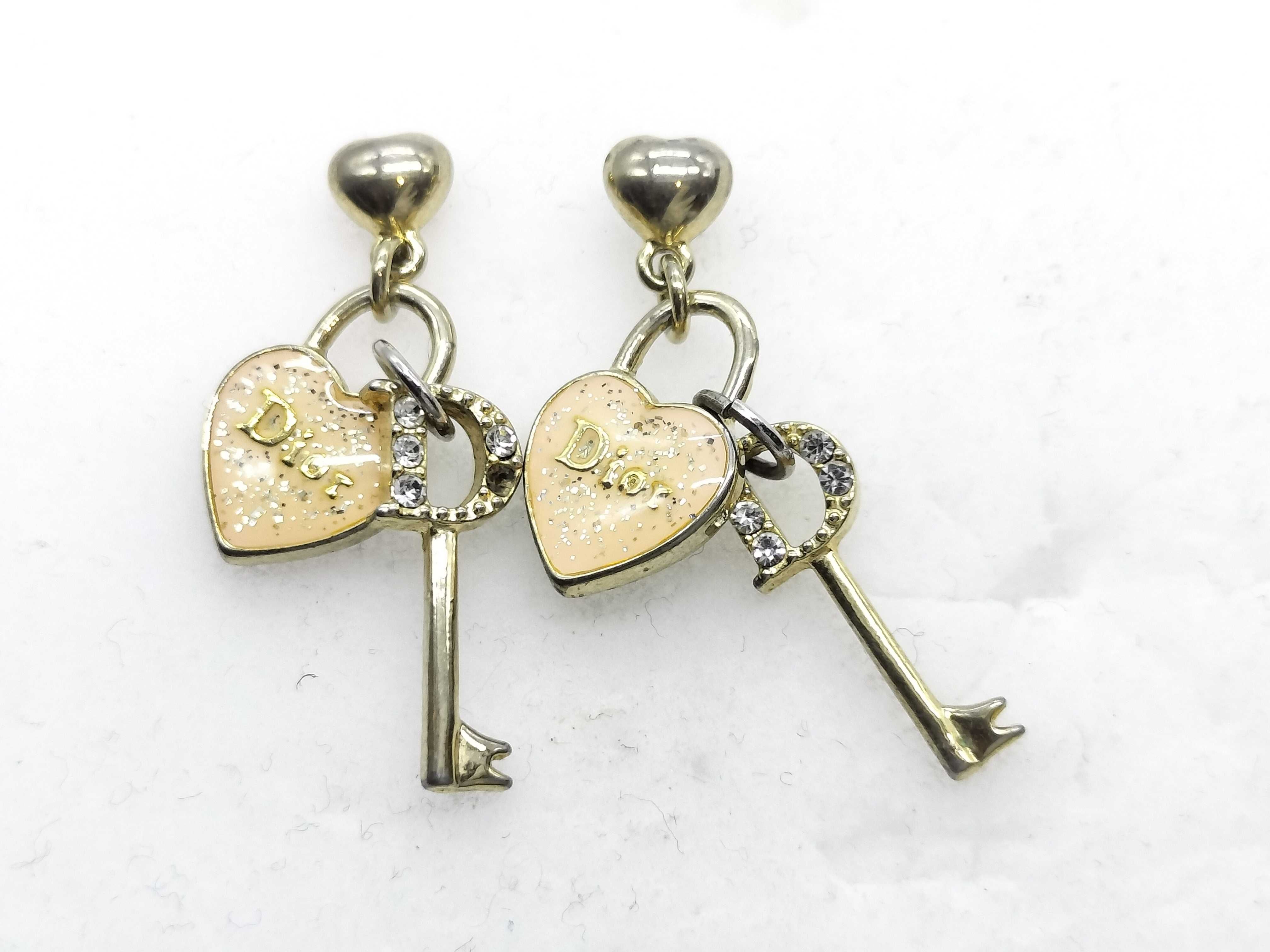 earrings (without backing)