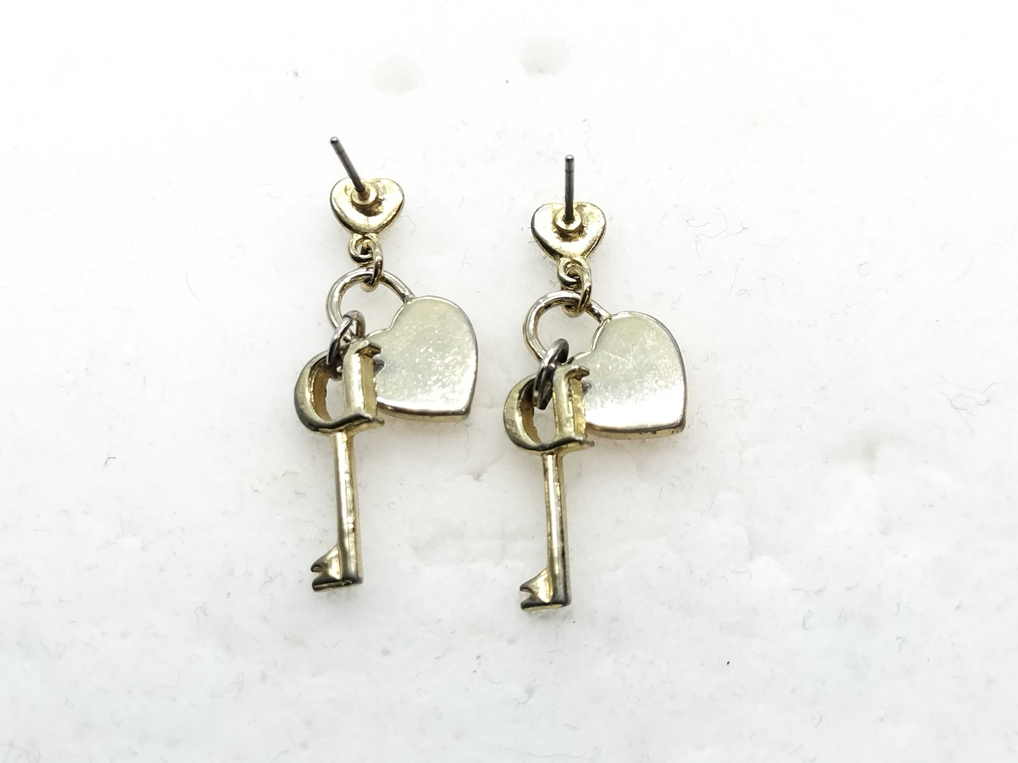 earrings (without backing) — view 3