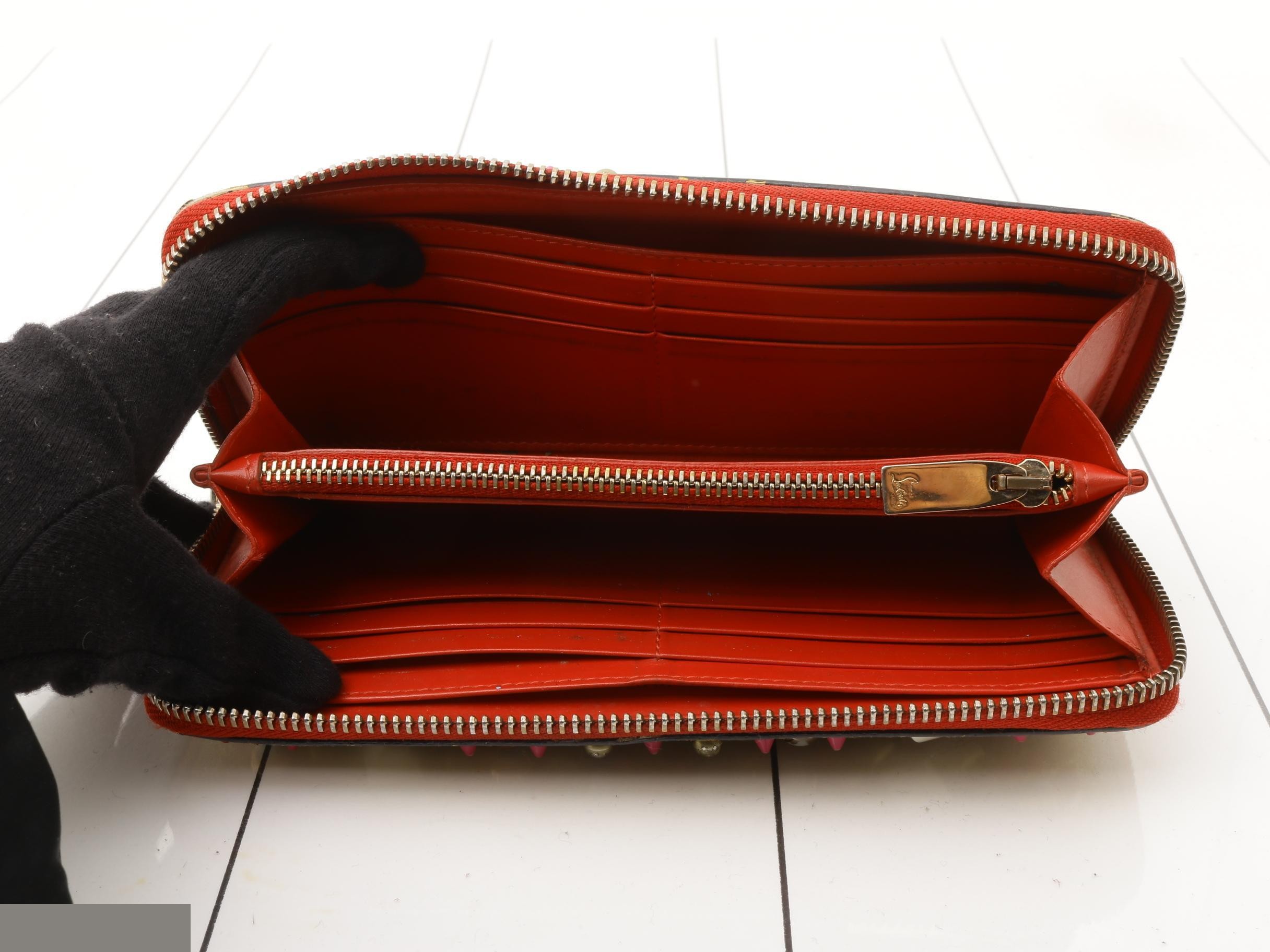 Other lines: Bags and Wallets — view 4