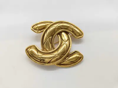 Brooch (with box), Quilted design, Large.