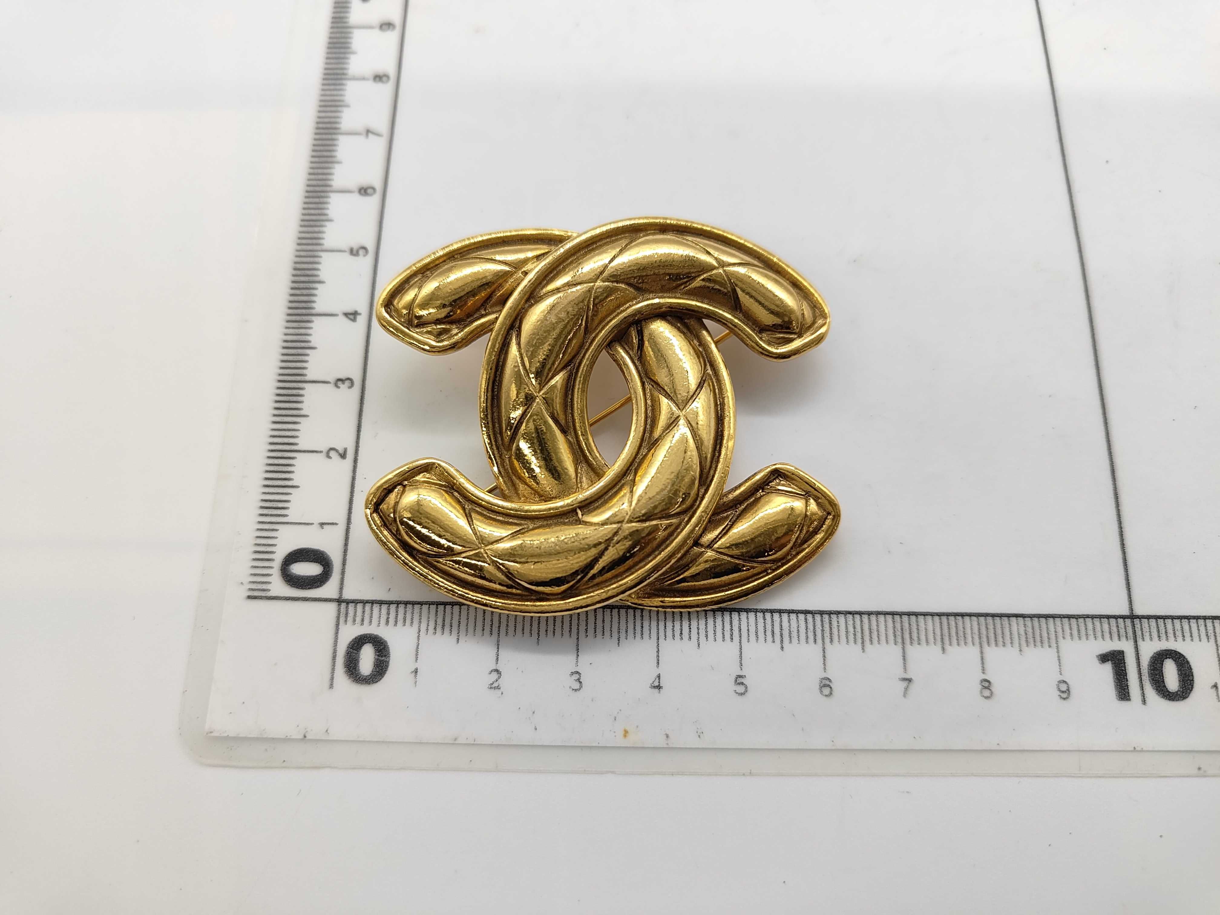 Brooch (with box), Quilted design, Large. — view 5