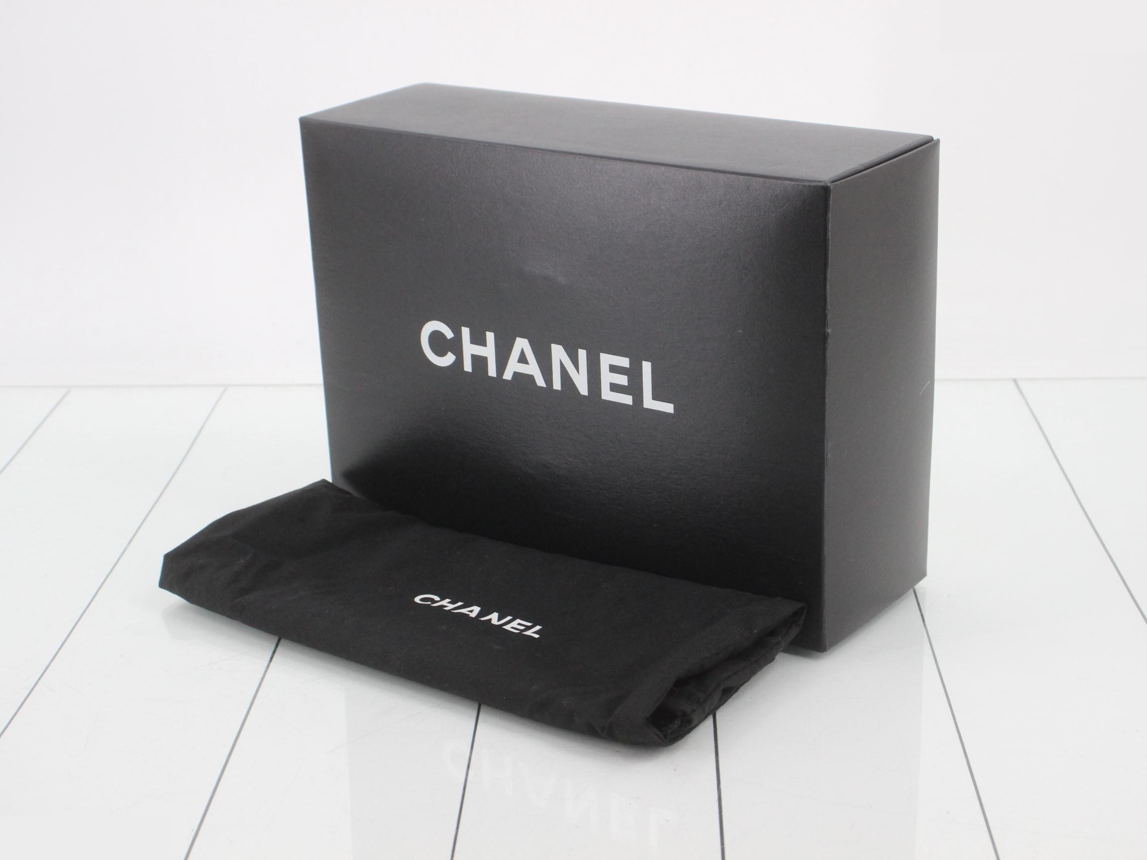 Chocolate bar chain shoulder bag, black x white — view 7