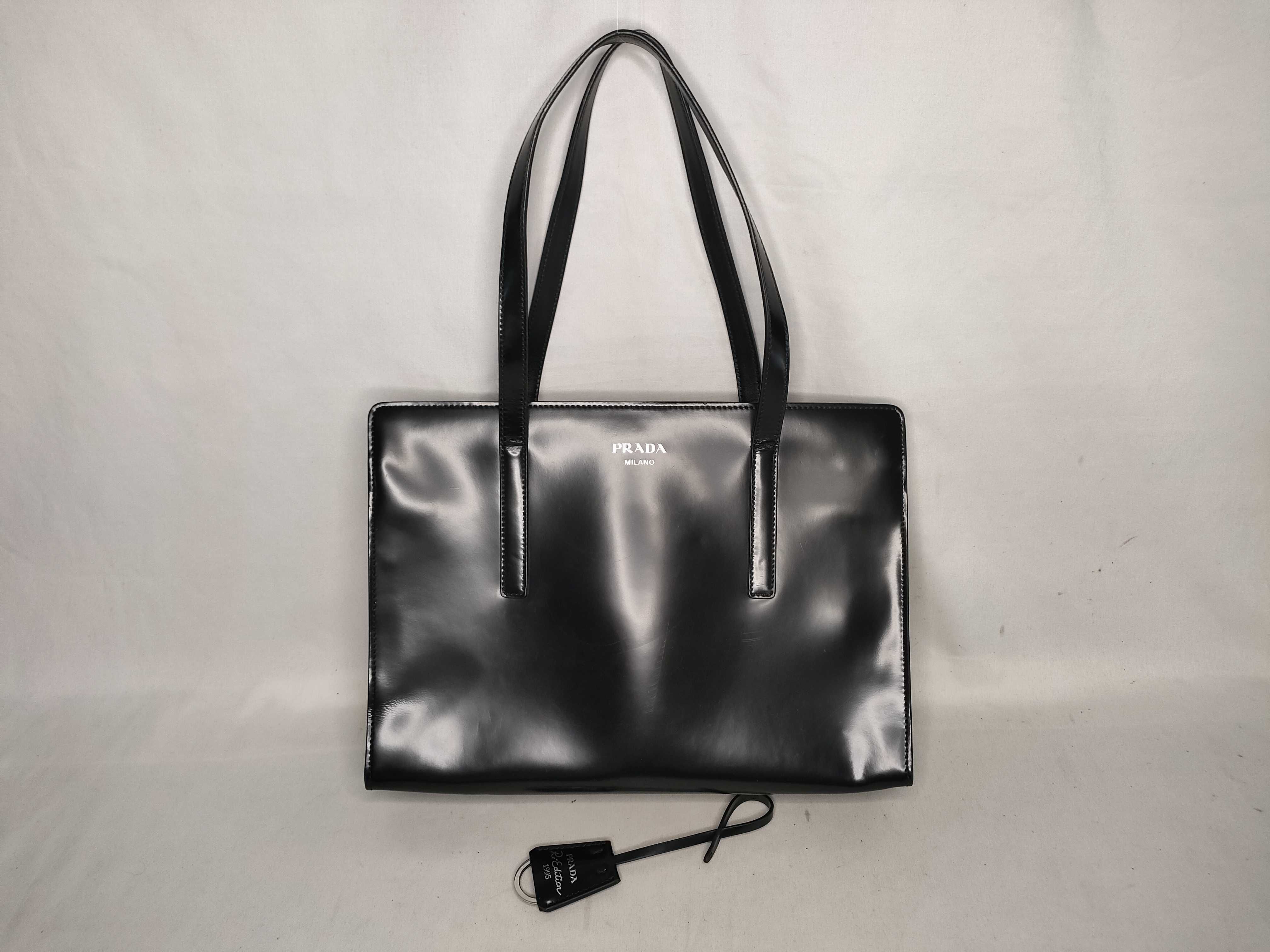 TH-1BA350 Logo Calfskin Leather Black Tote Bag