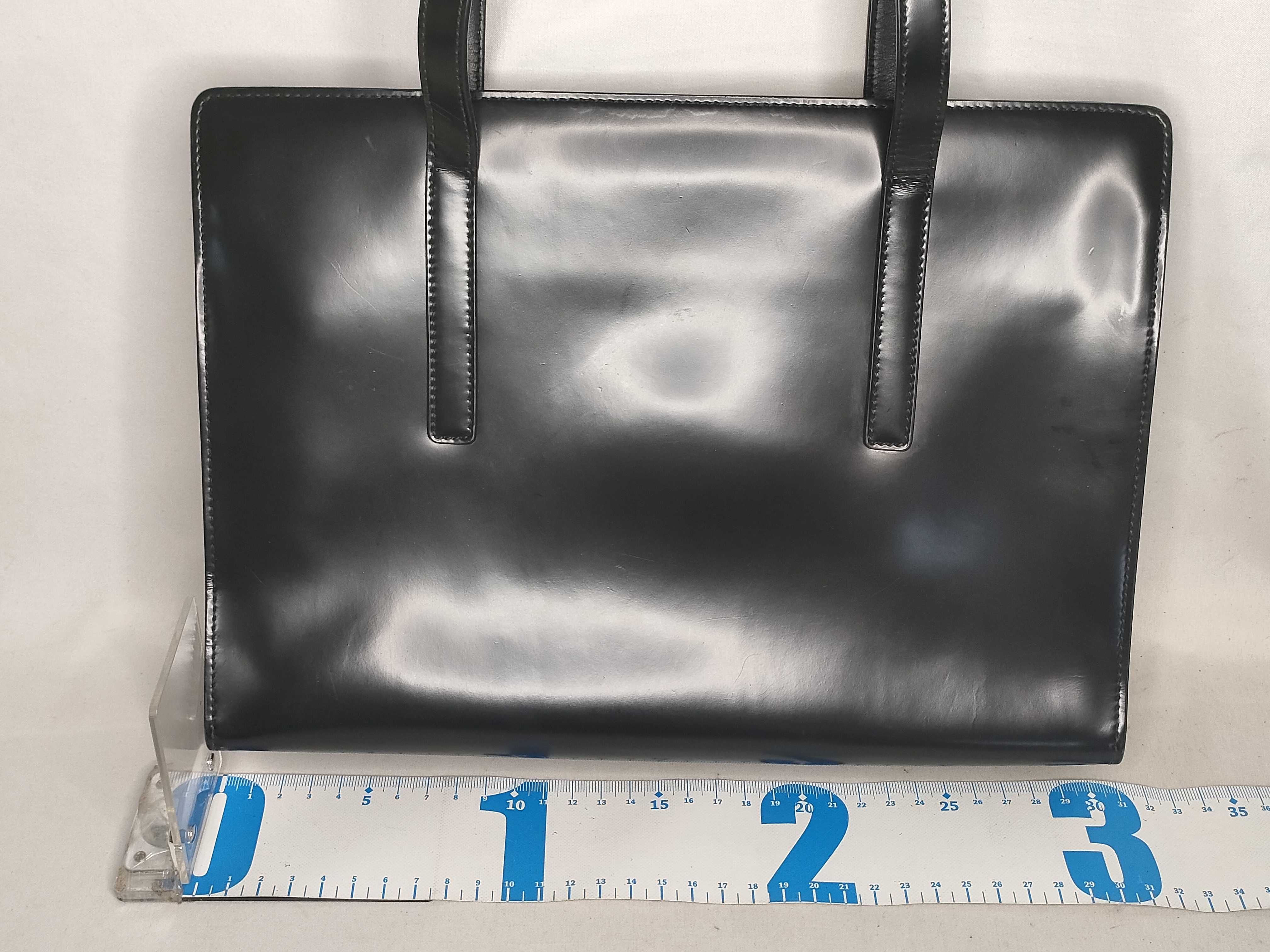 TH-1BA350 Logo Calfskin Leather Black Tote Bag — view 2