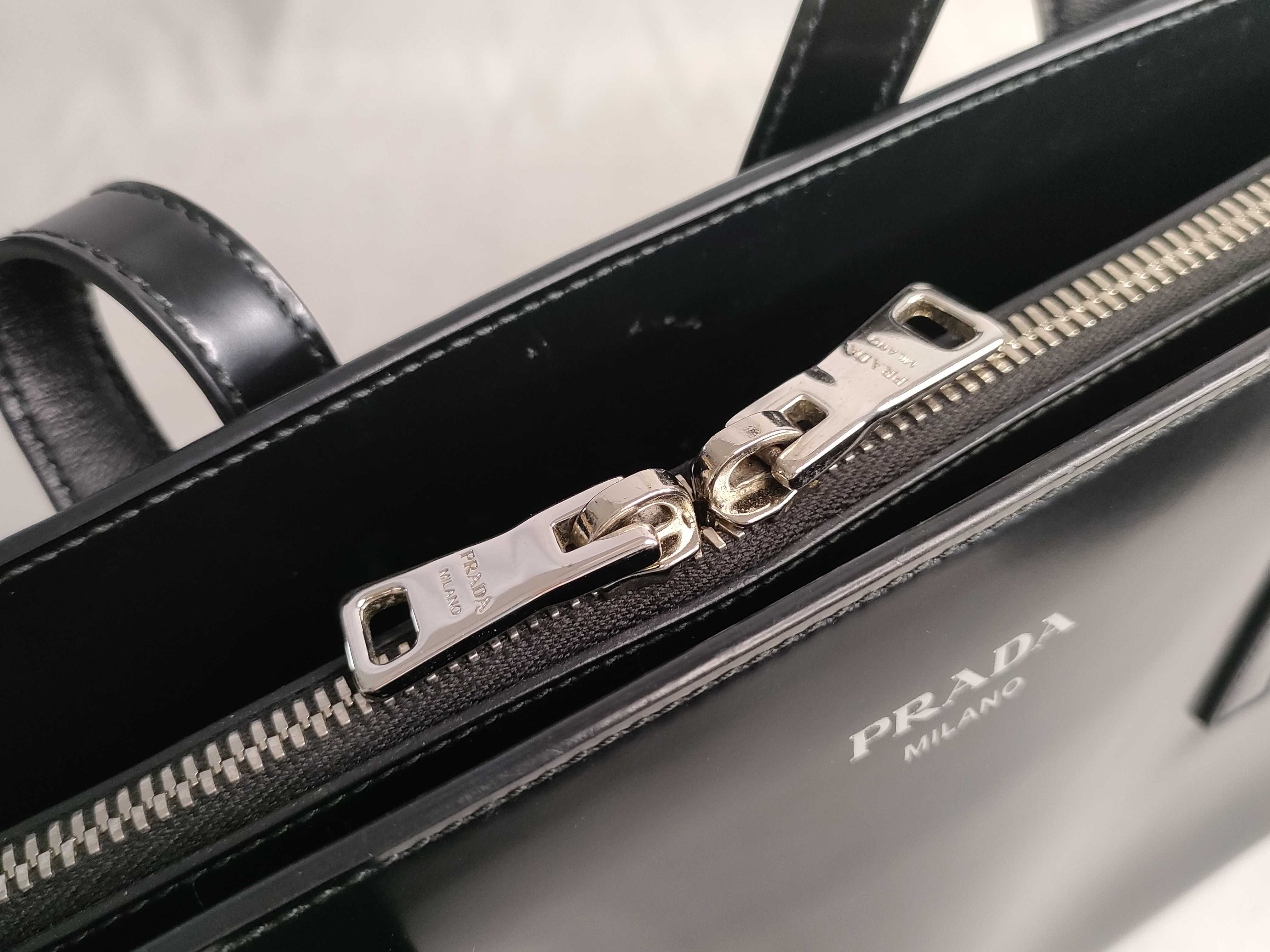 TH-1BA350 Logo Calfskin Leather Black Tote Bag — view 13