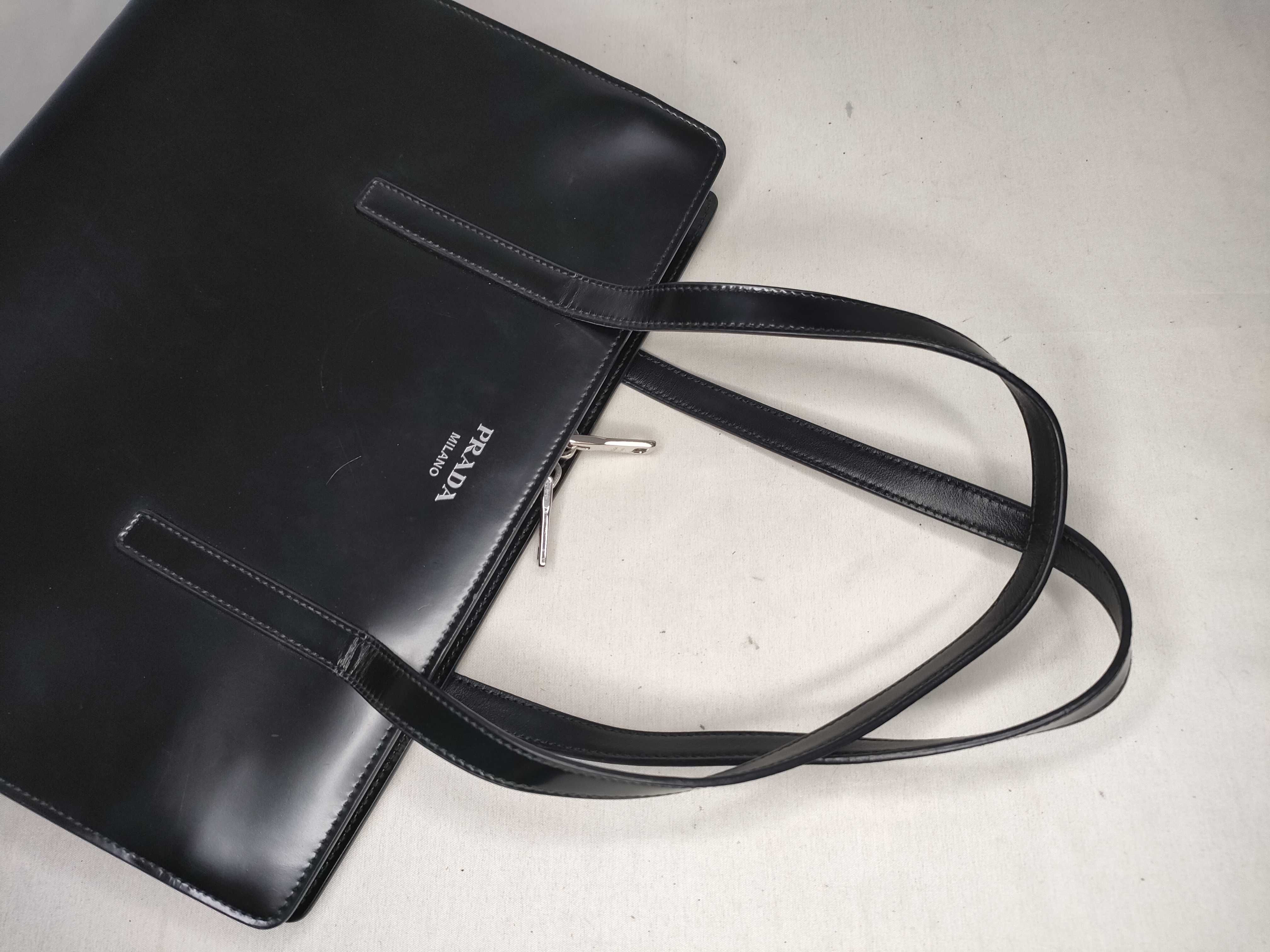 TH-1BA350 Logo Calfskin Leather Black Tote Bag — view 3