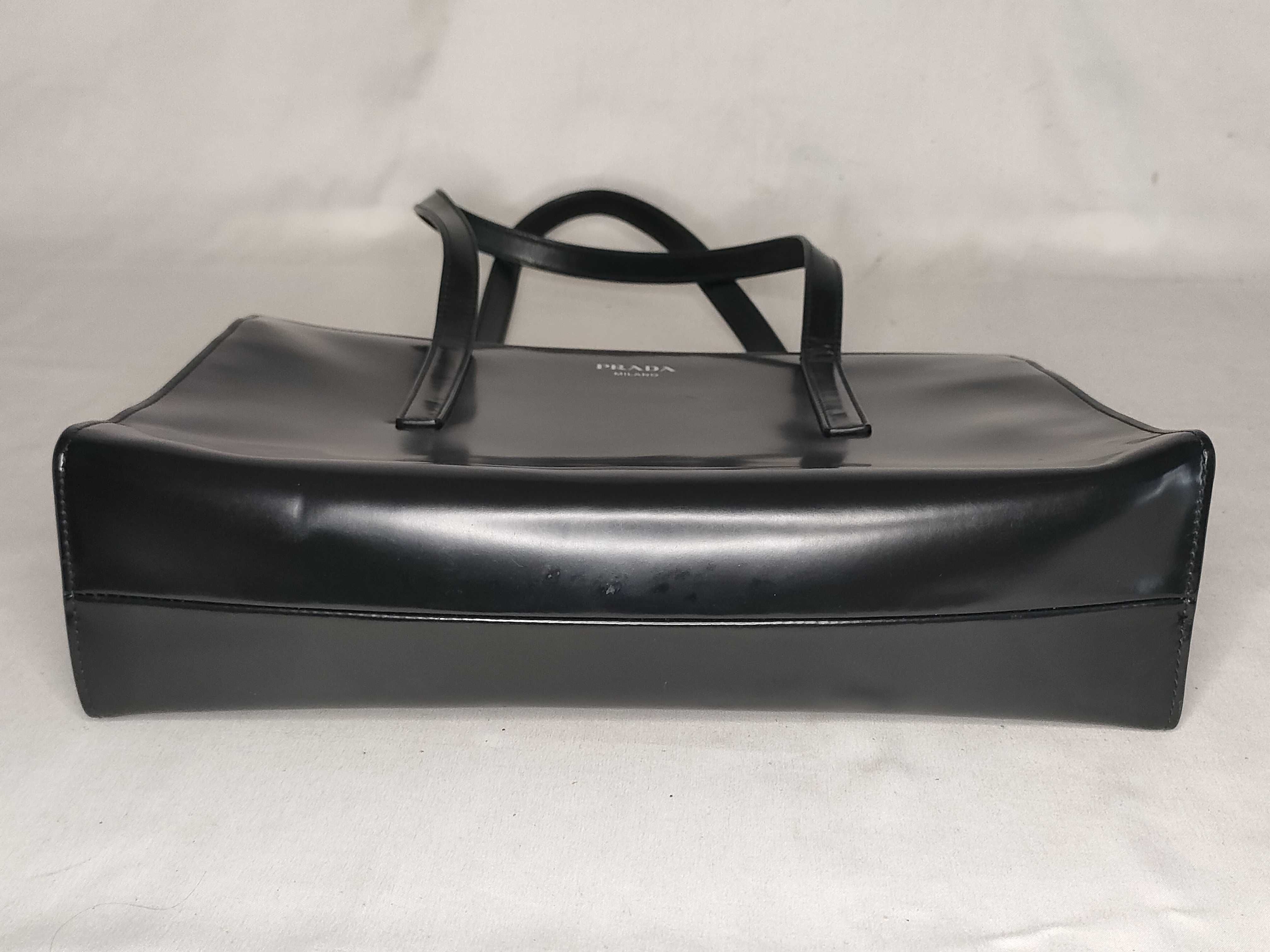 TH-1BA350 Logo Calfskin Leather Black Tote Bag — view 7