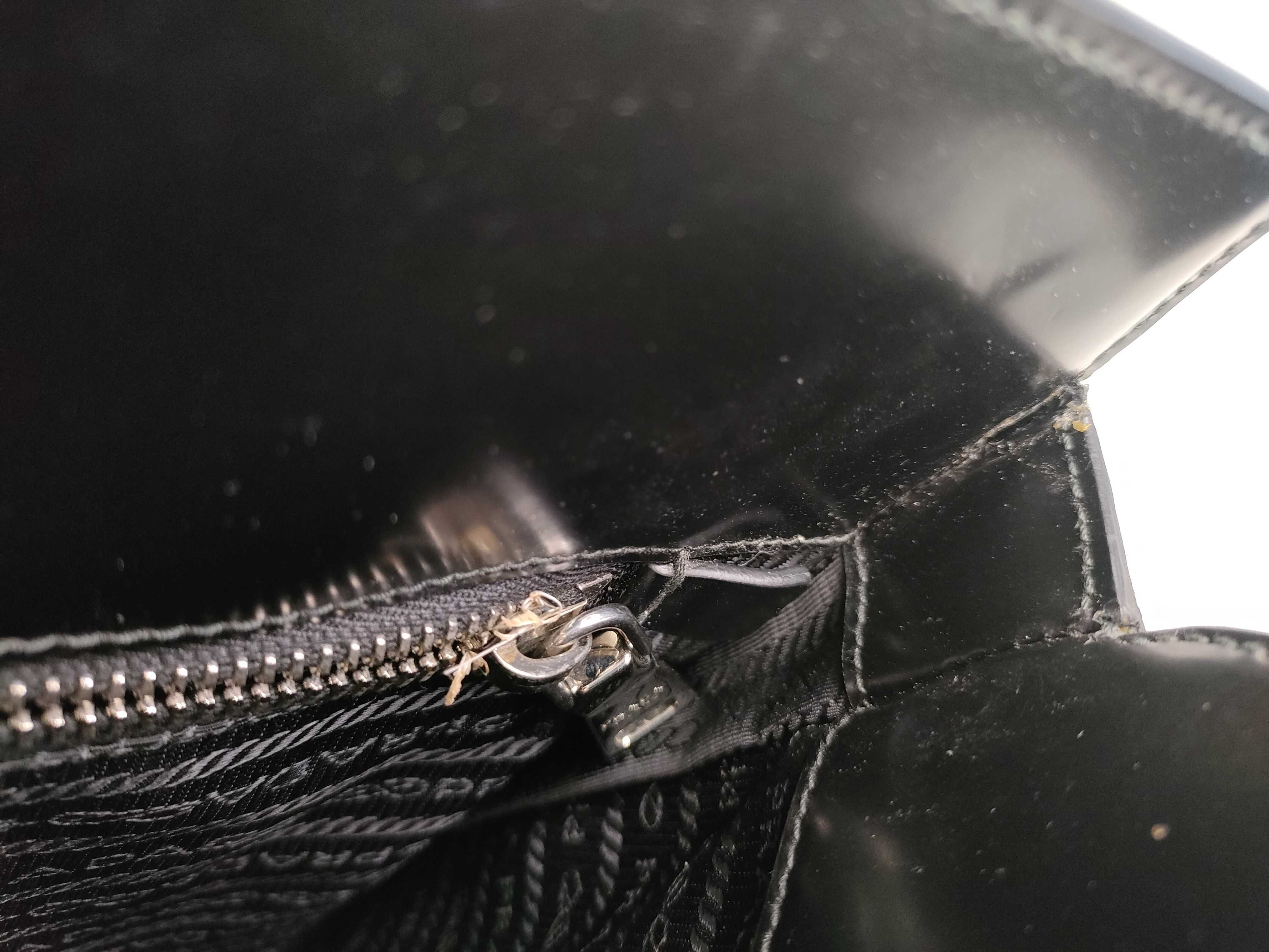 TH-1BA350 Logo Calfskin Leather Black Tote Bag — view 9