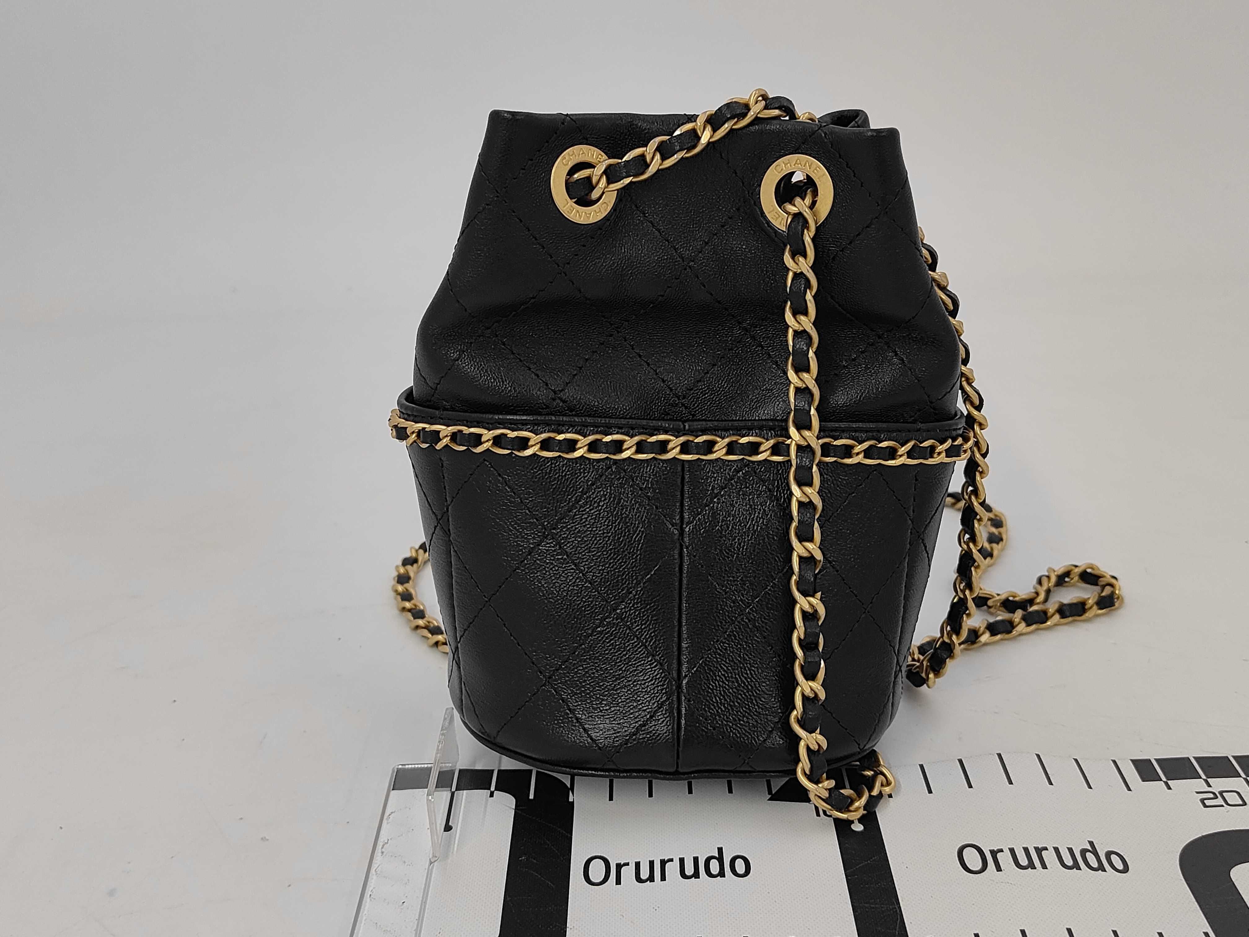 Matelassé Coco Mark Around Chain Bucket Bag Shoulder Bag — view 2