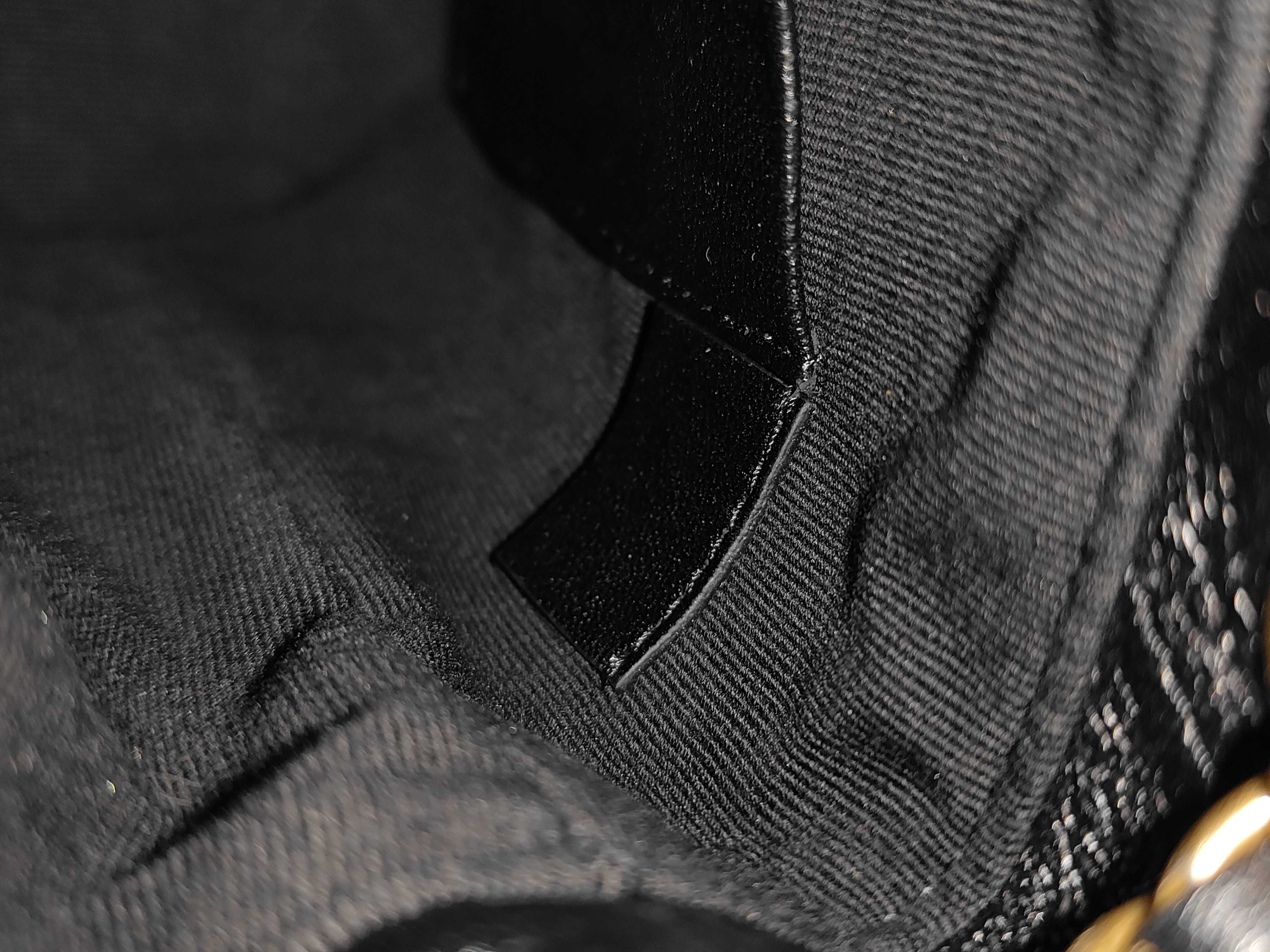 Matelassé Coco Mark Around Chain Bucket Bag Shoulder Bag — view 9