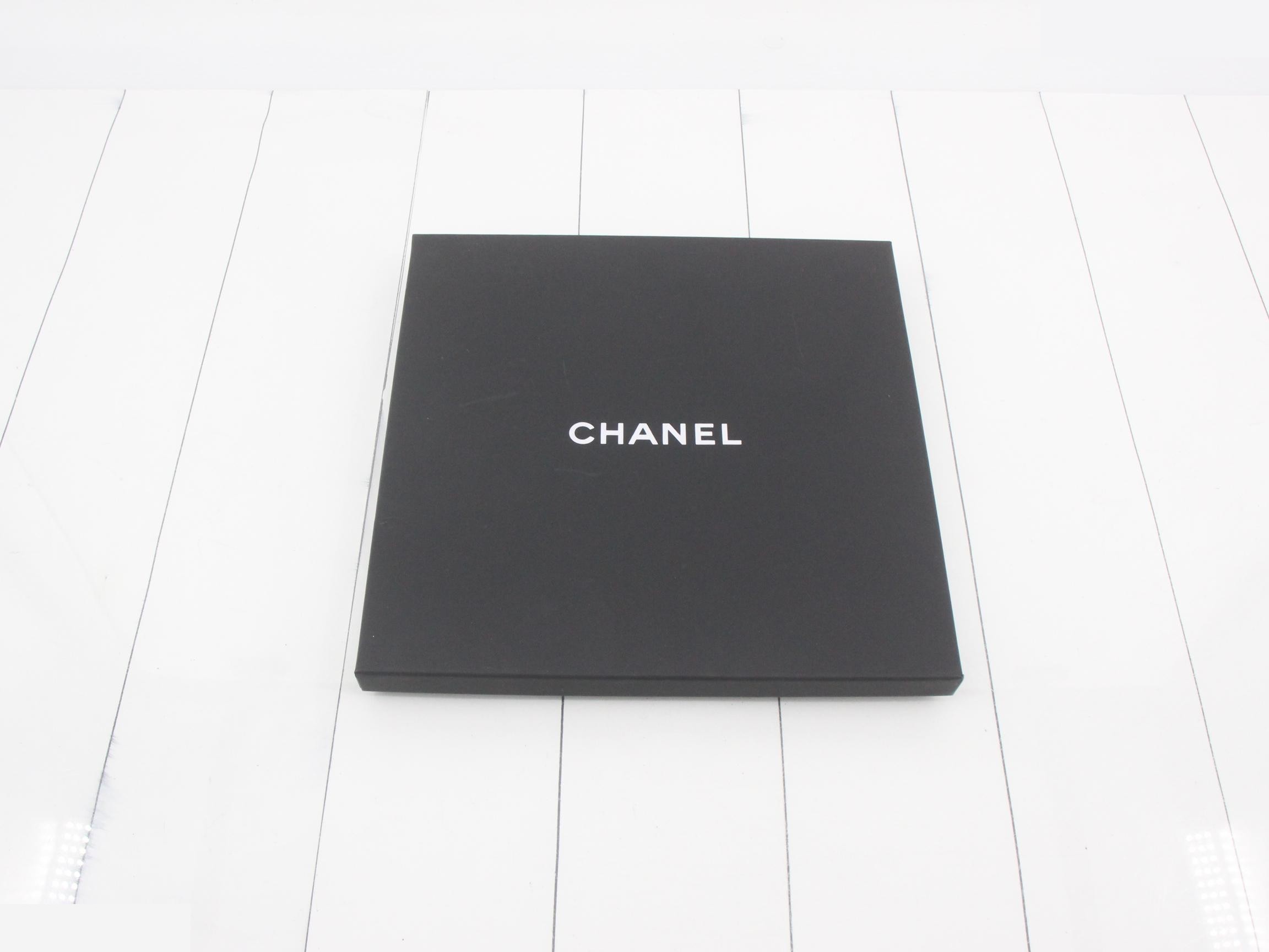 Other lines: Small items, accessories, scarves — view 4