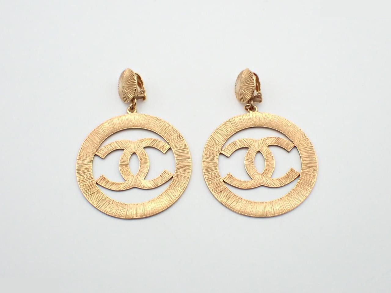 Swing Earrings with Coco Mark