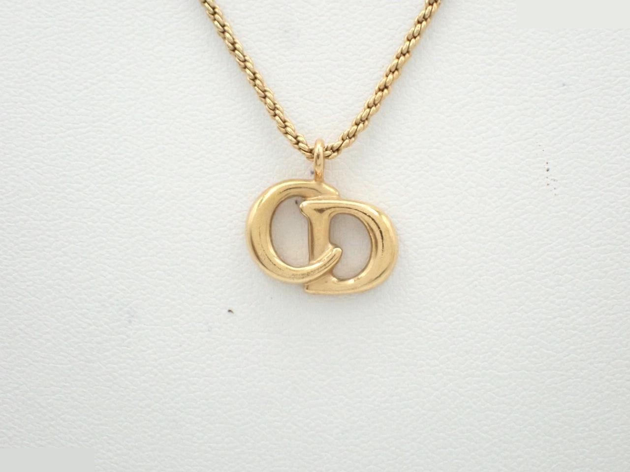 necklace, chain approximately 44cm
