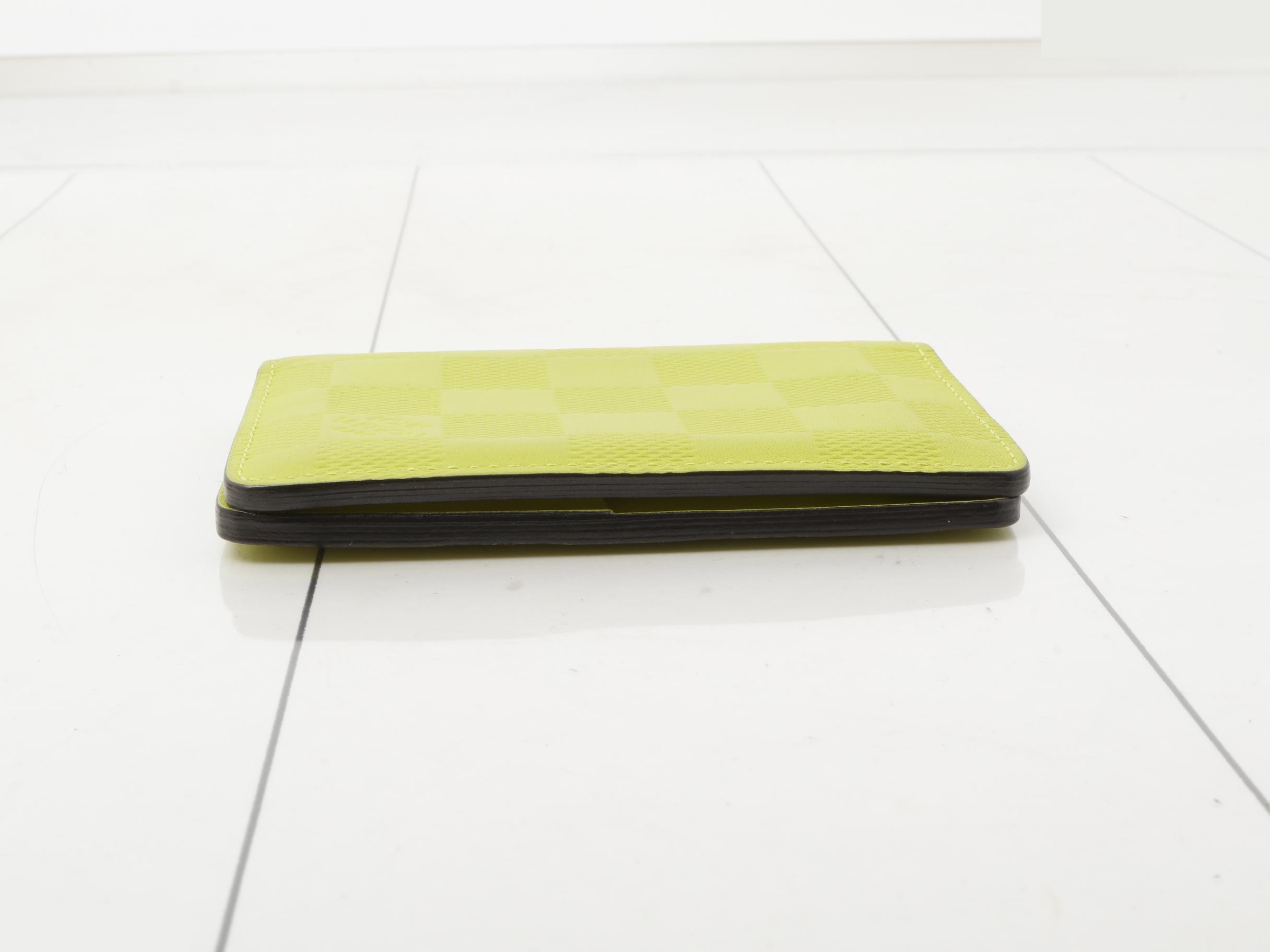 Card case — view 3