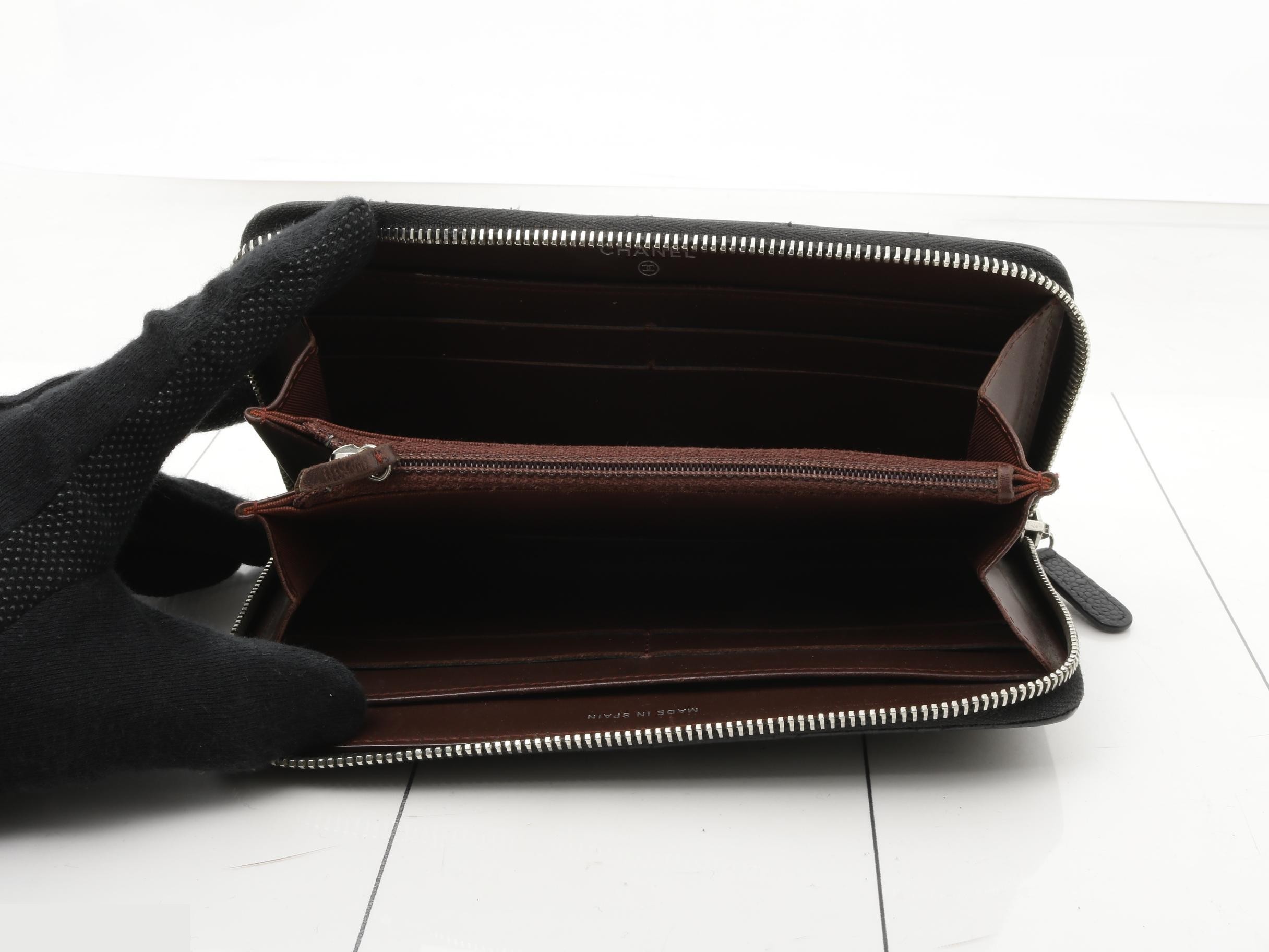 Caviar leather round zipper wallet — view 4