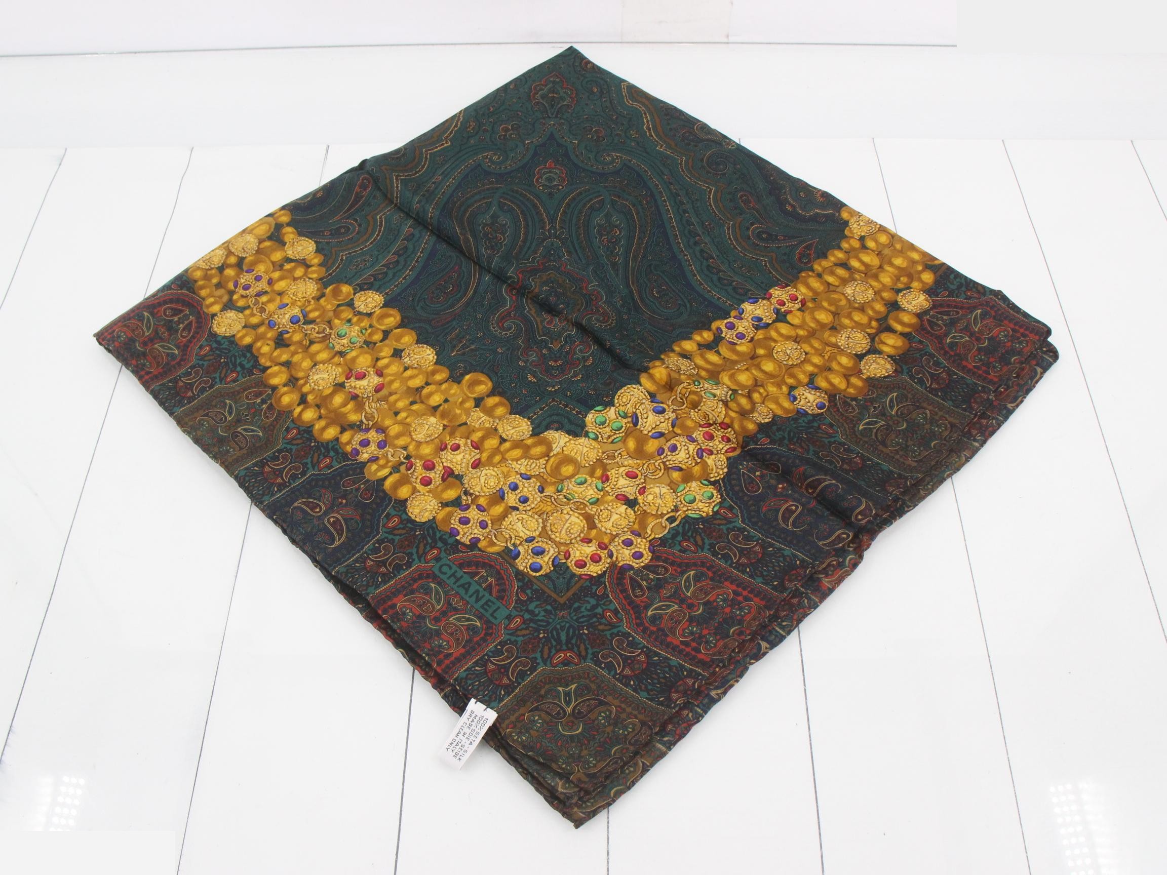 Scarf with tag