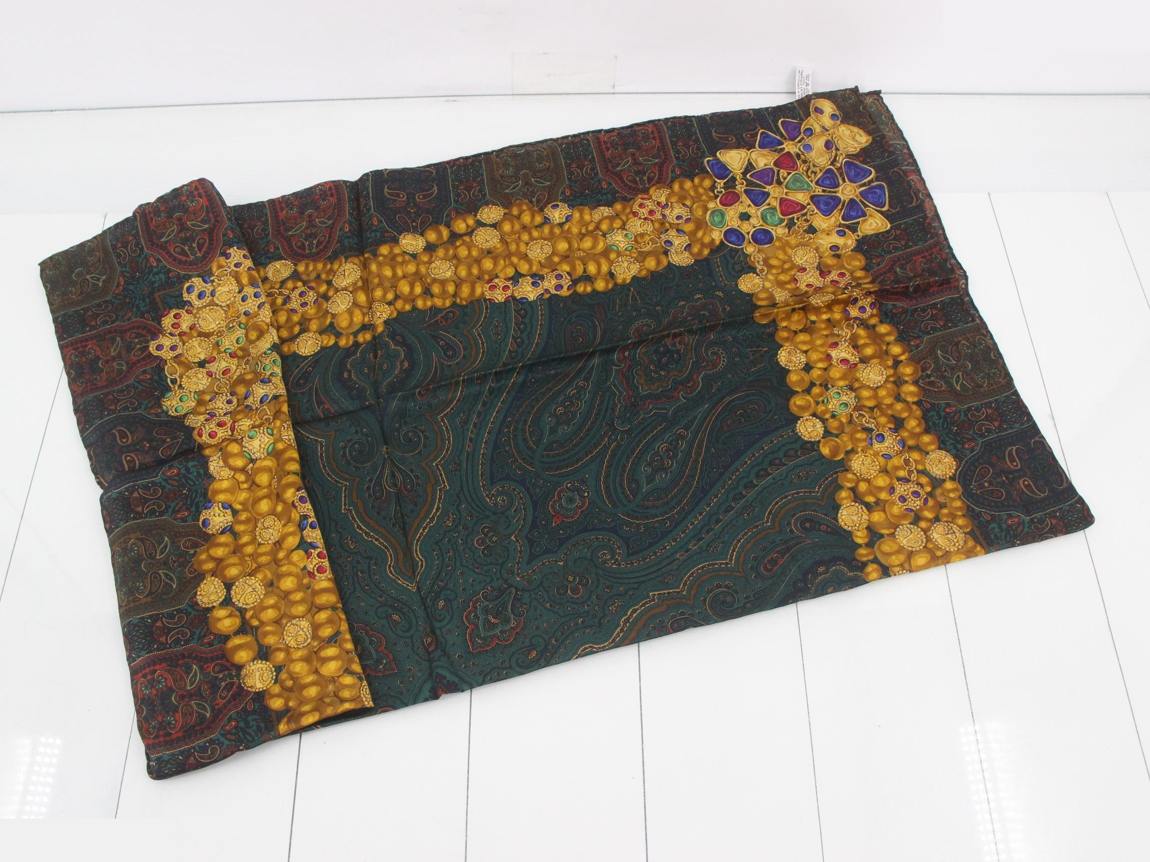 Scarf with tag — view 3