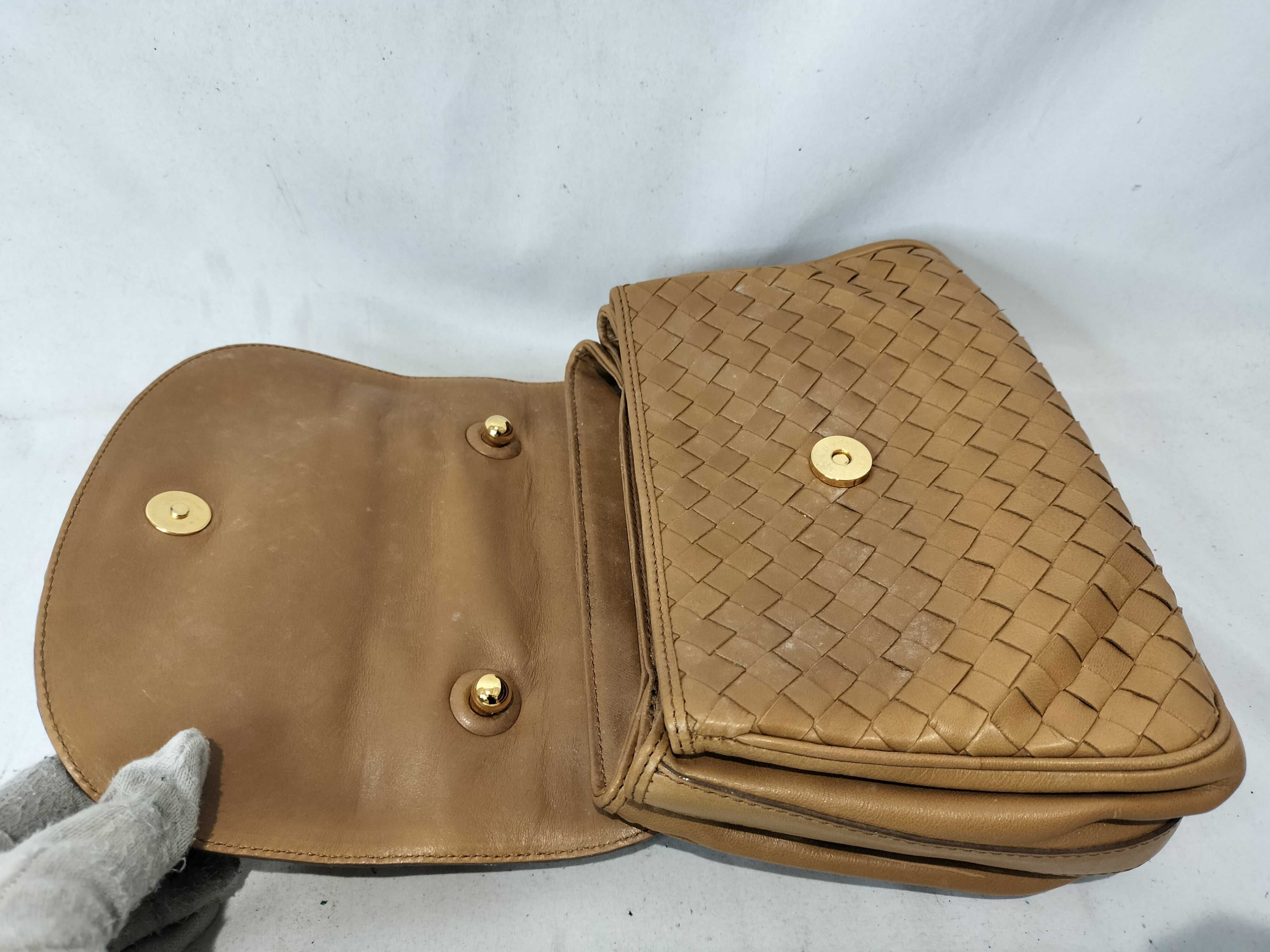Intrecciato Old Bottega Handbag (Deteriorated) — view 8