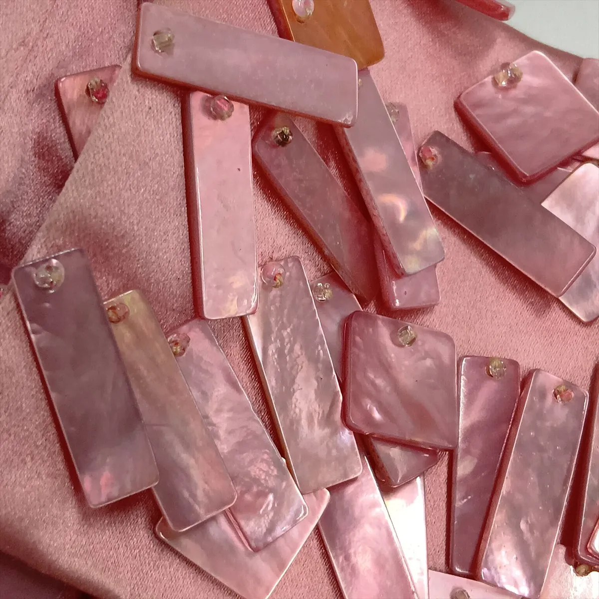 [Individually packaged] Fendi Mamma Bucket Satin x Leather x Shell Shoulder Bag Pink — view 13