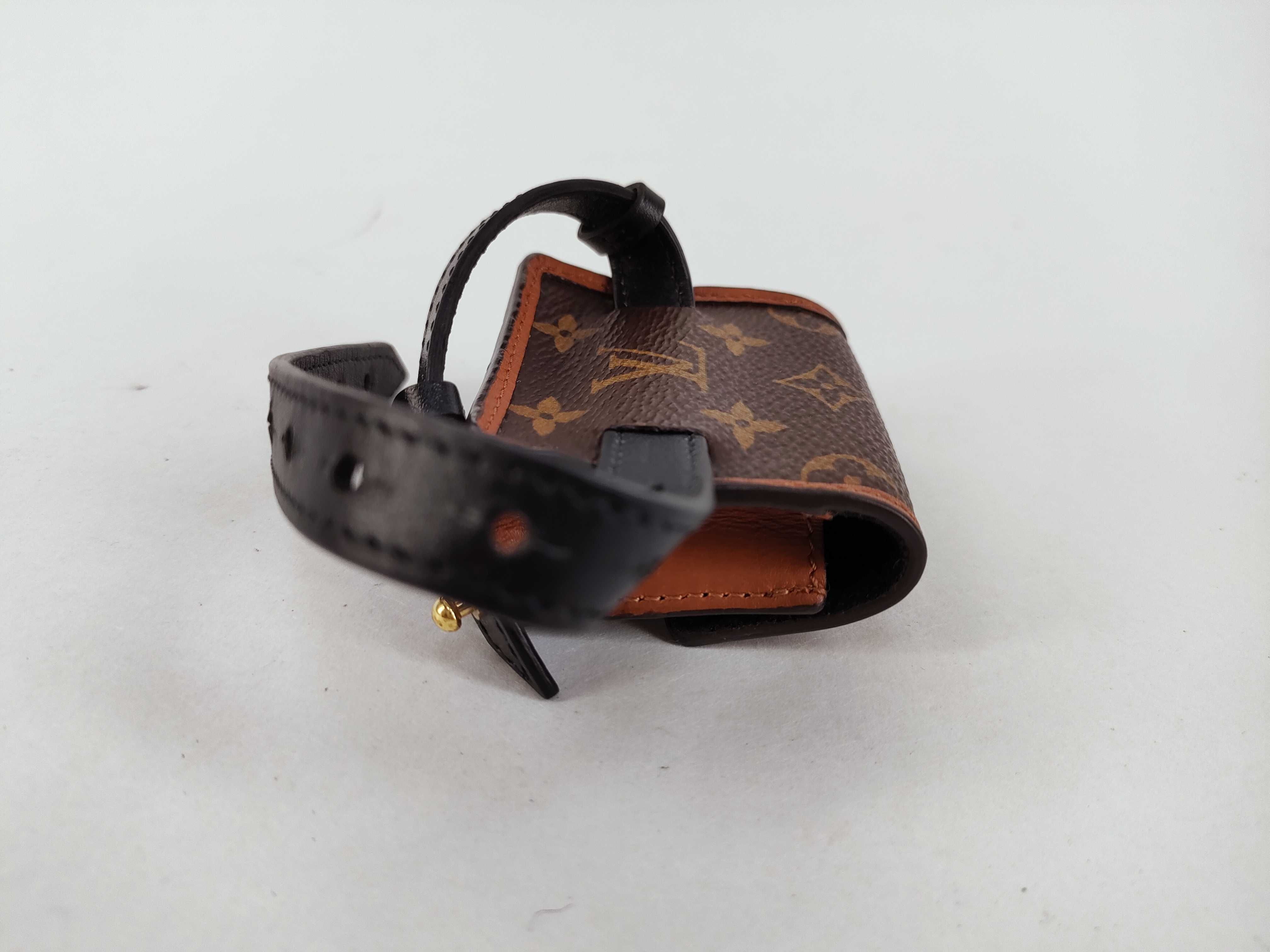 Monogram Louis Vuitton M6786A Monogram Bracelet Party Dauphine Earphone Case and other accessories — view 6